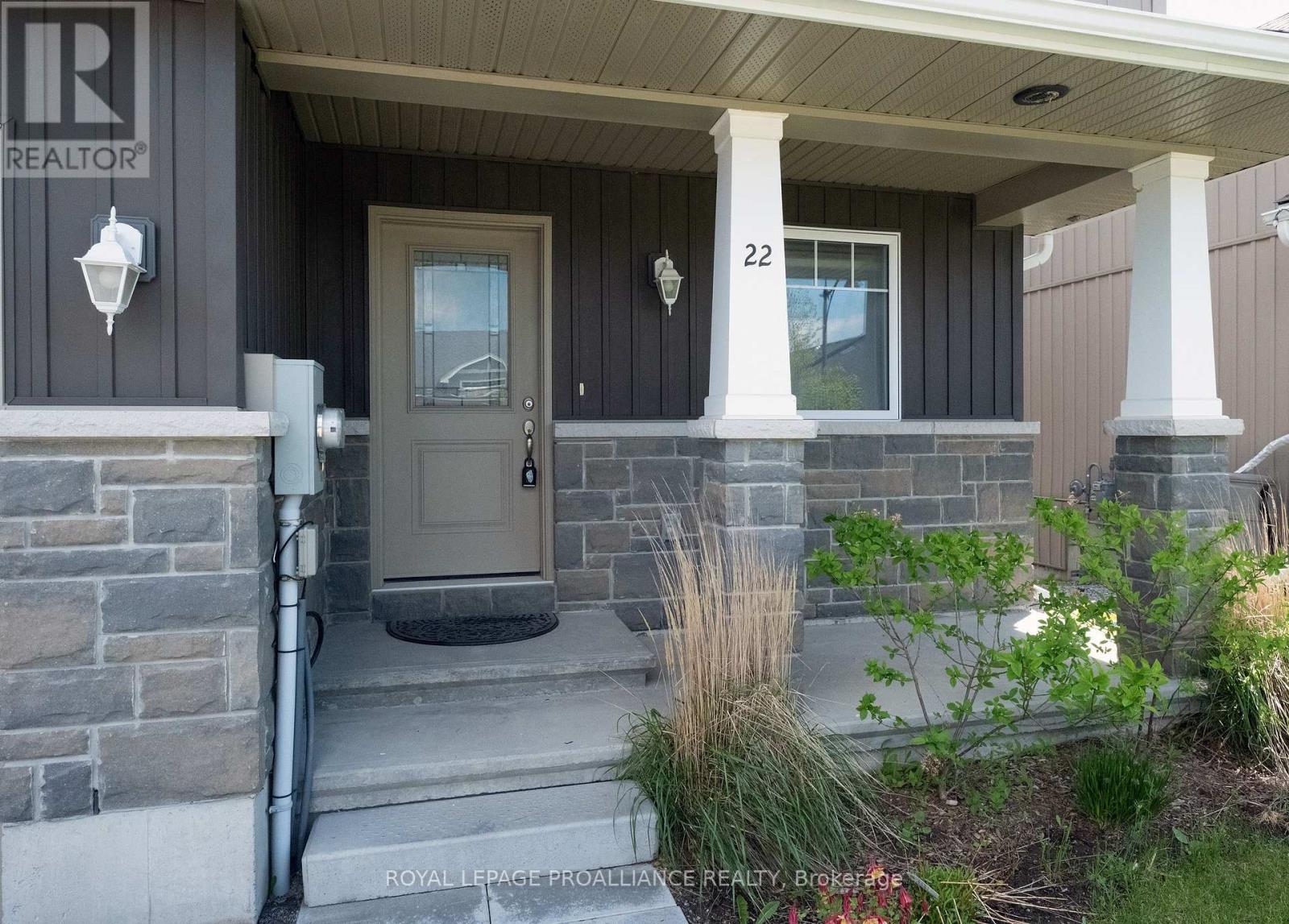 22 Stirling Crescent, Prince Edward County (Picton Ward), Ontario K0K 2T0 - Photo 2 - X12912150