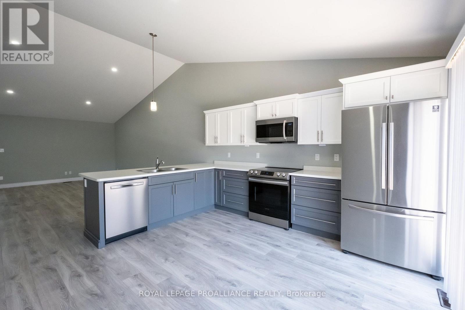22 Stirling Crescent, Prince Edward County (Picton Ward), Ontario K0K 2T0 - Photo 14 - X12912150