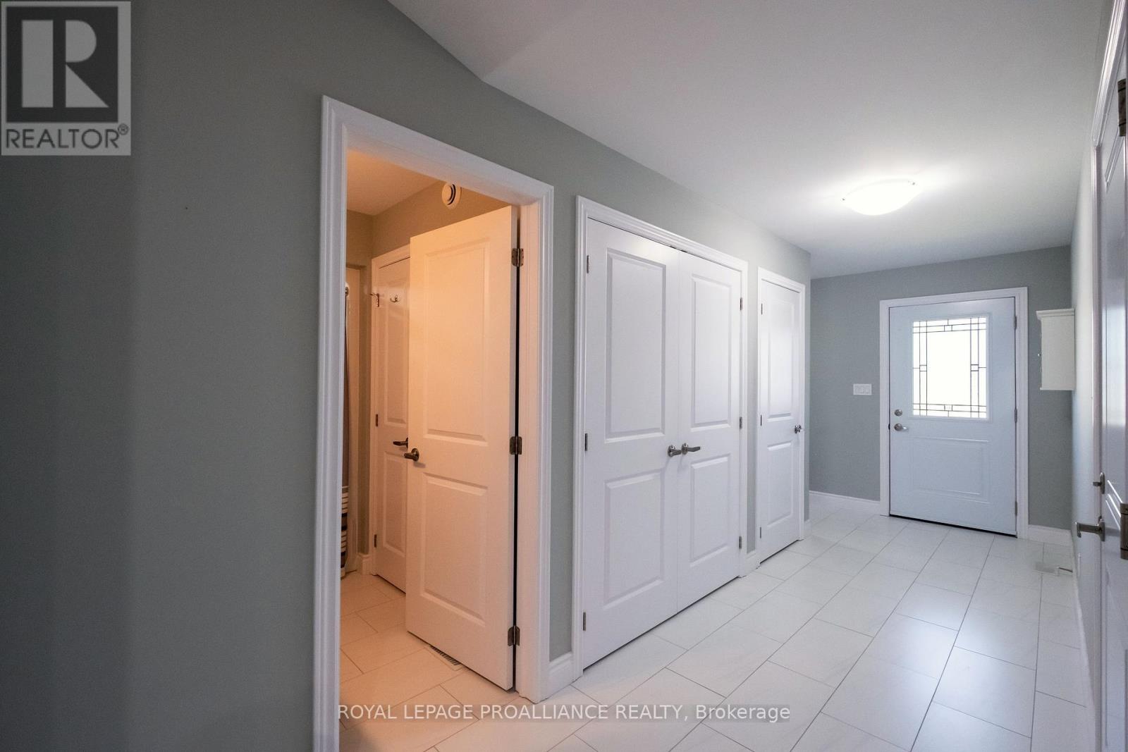 22 Stirling Crescent, Prince Edward County (Picton Ward), Ontario K0K 2T0 - Photo 3 - X12912150