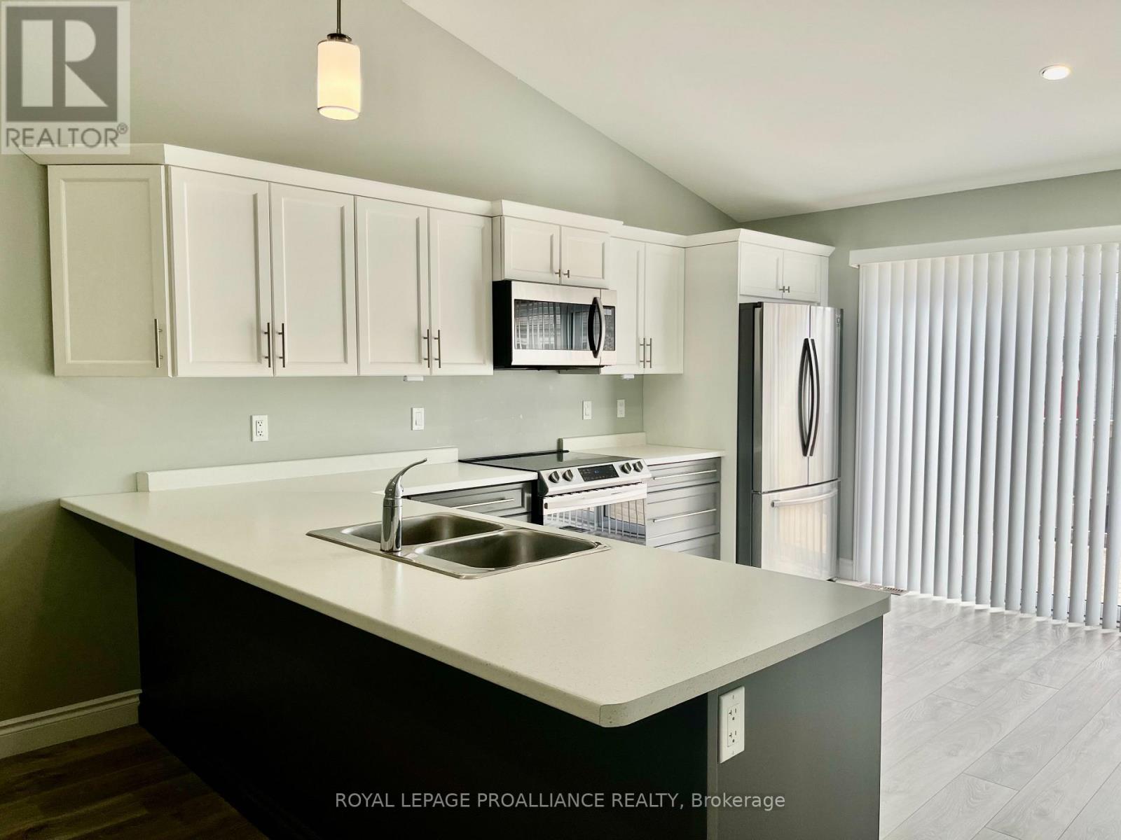 22 Stirling Crescent, Prince Edward County (Picton Ward), Ontario K0K 2T0 - Photo 6 - X12912150