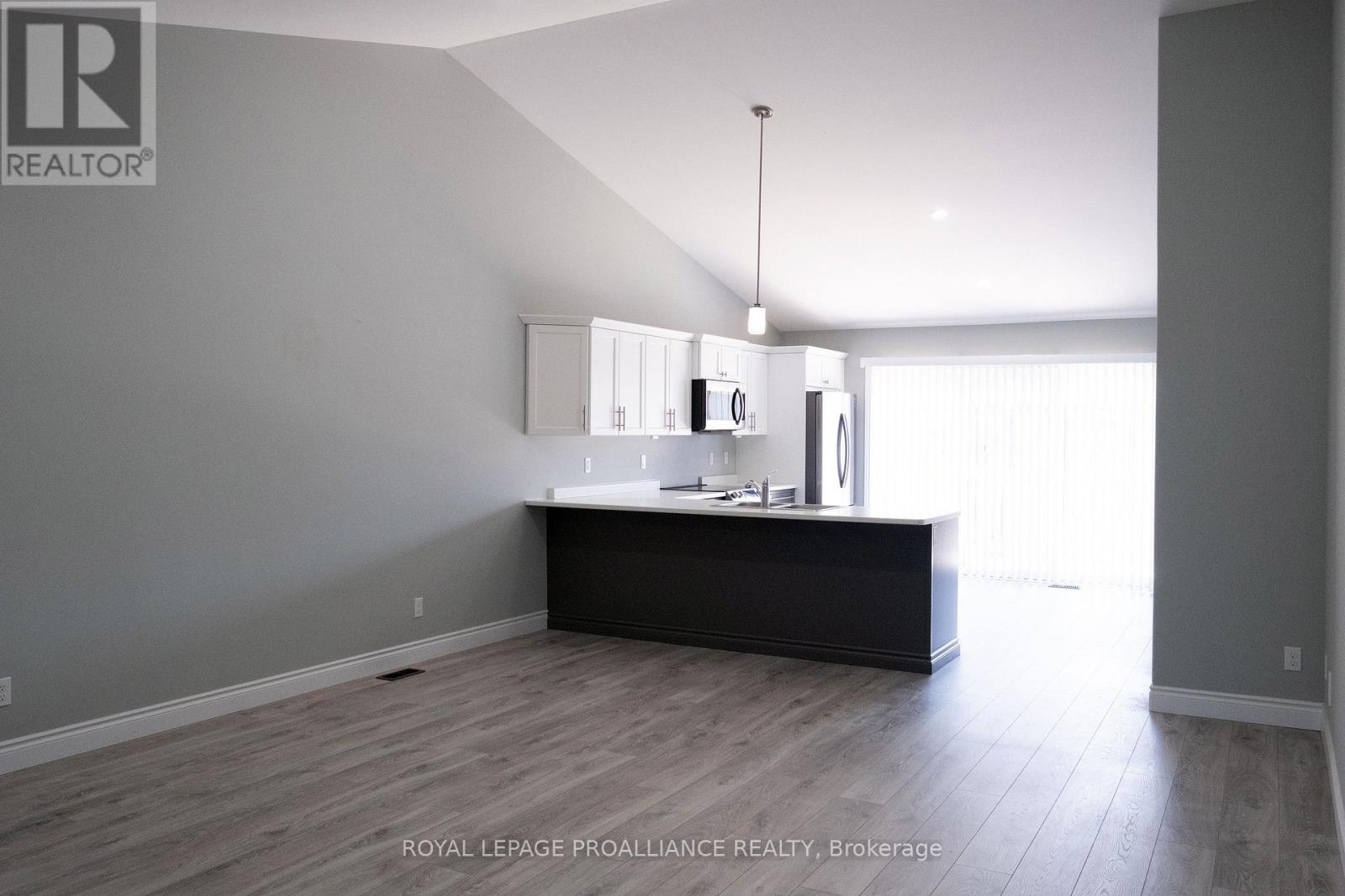 22 Stirling Crescent, Prince Edward County (Picton Ward), Ontario K0K 2T0 - Photo 7 - X12912150
