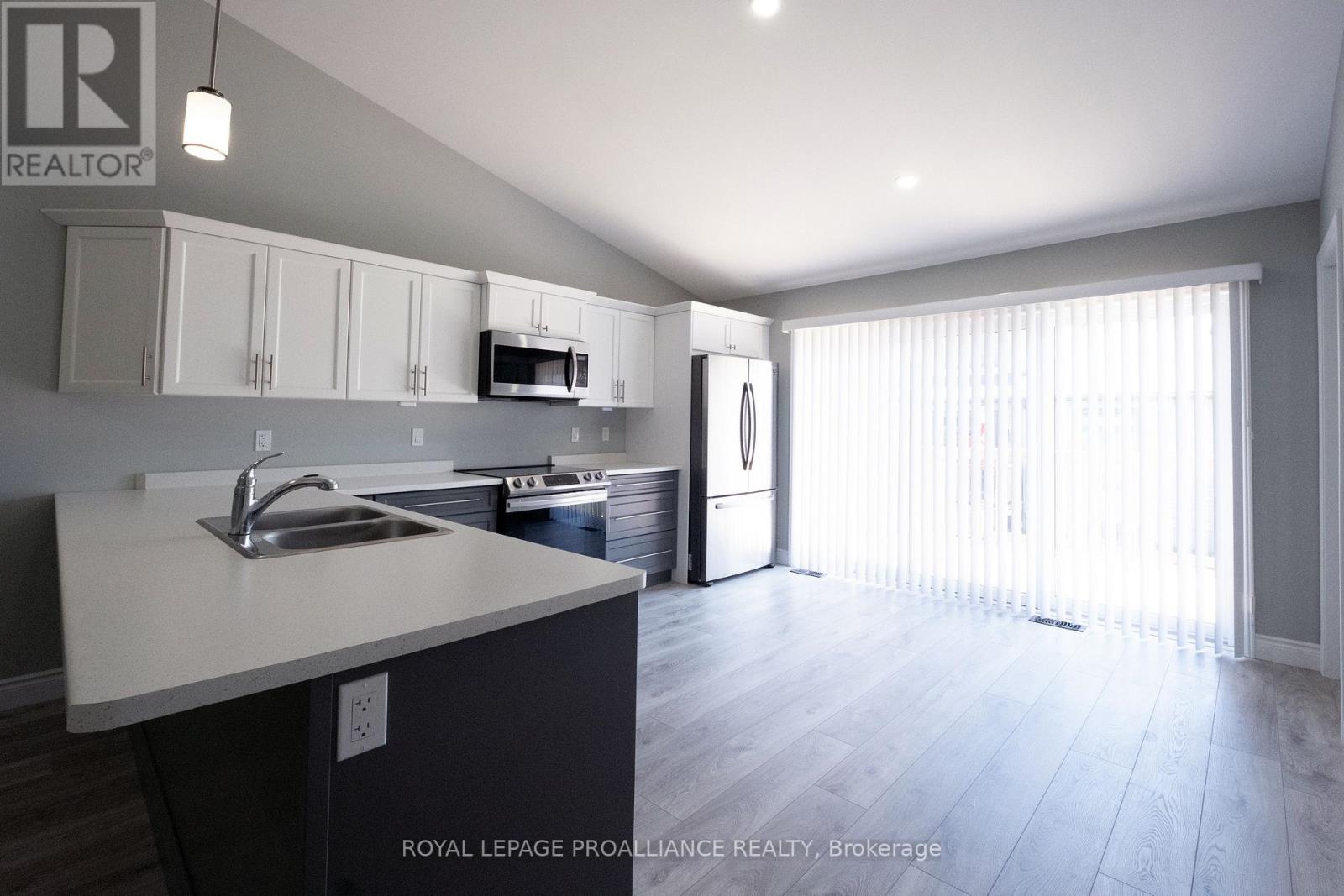 22 Stirling Crescent, Prince Edward County (Picton Ward), Ontario K0K 2T0 - Photo 8 - X12912150
