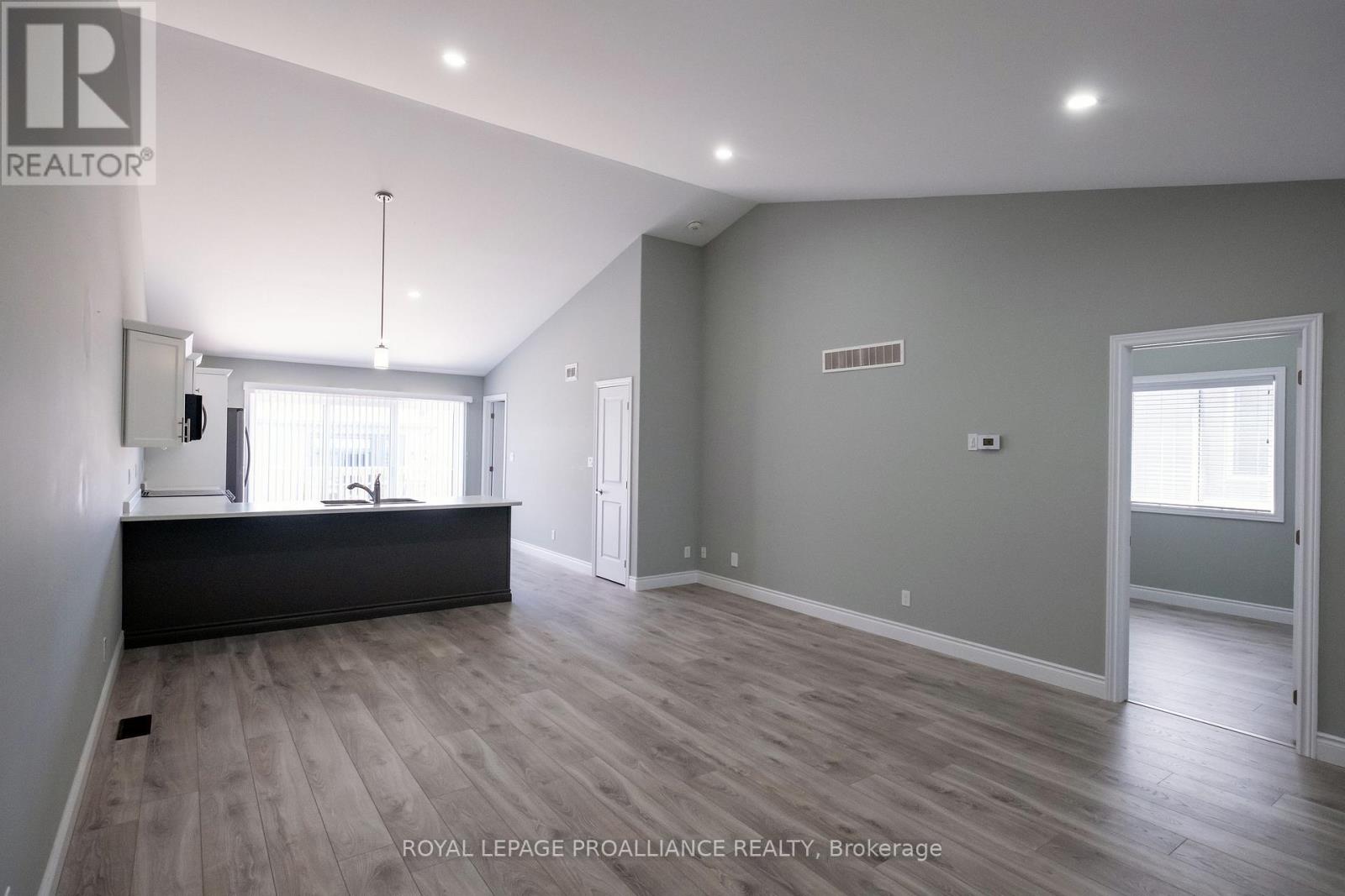 22 Stirling Crescent, Prince Edward County (Picton Ward), Ontario K0K 2T0 - Photo 9 - X12912150
