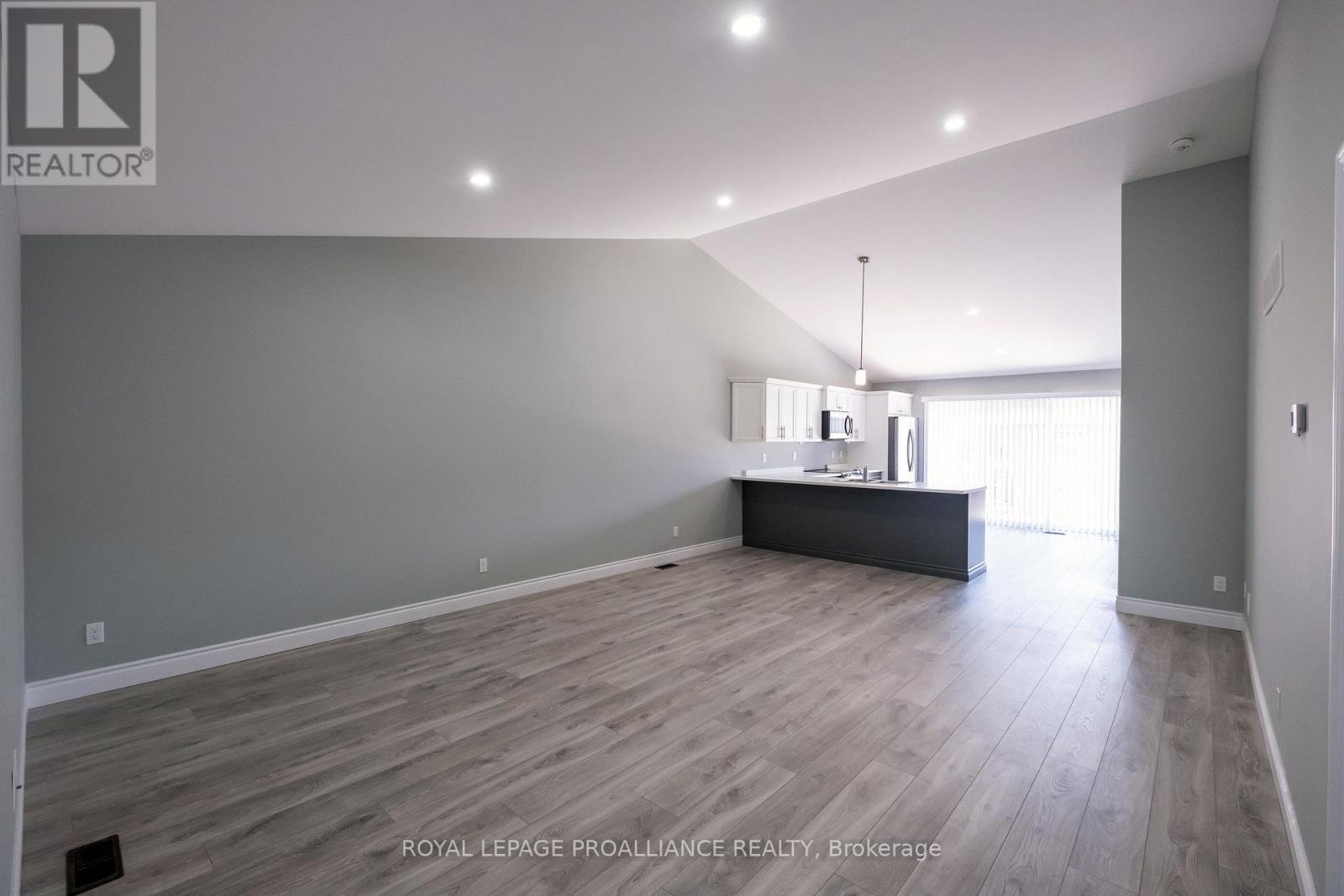 22 Stirling Crescent, Prince Edward County (Picton Ward), Ontario K0K 2T0 - Photo 5 - X12912150