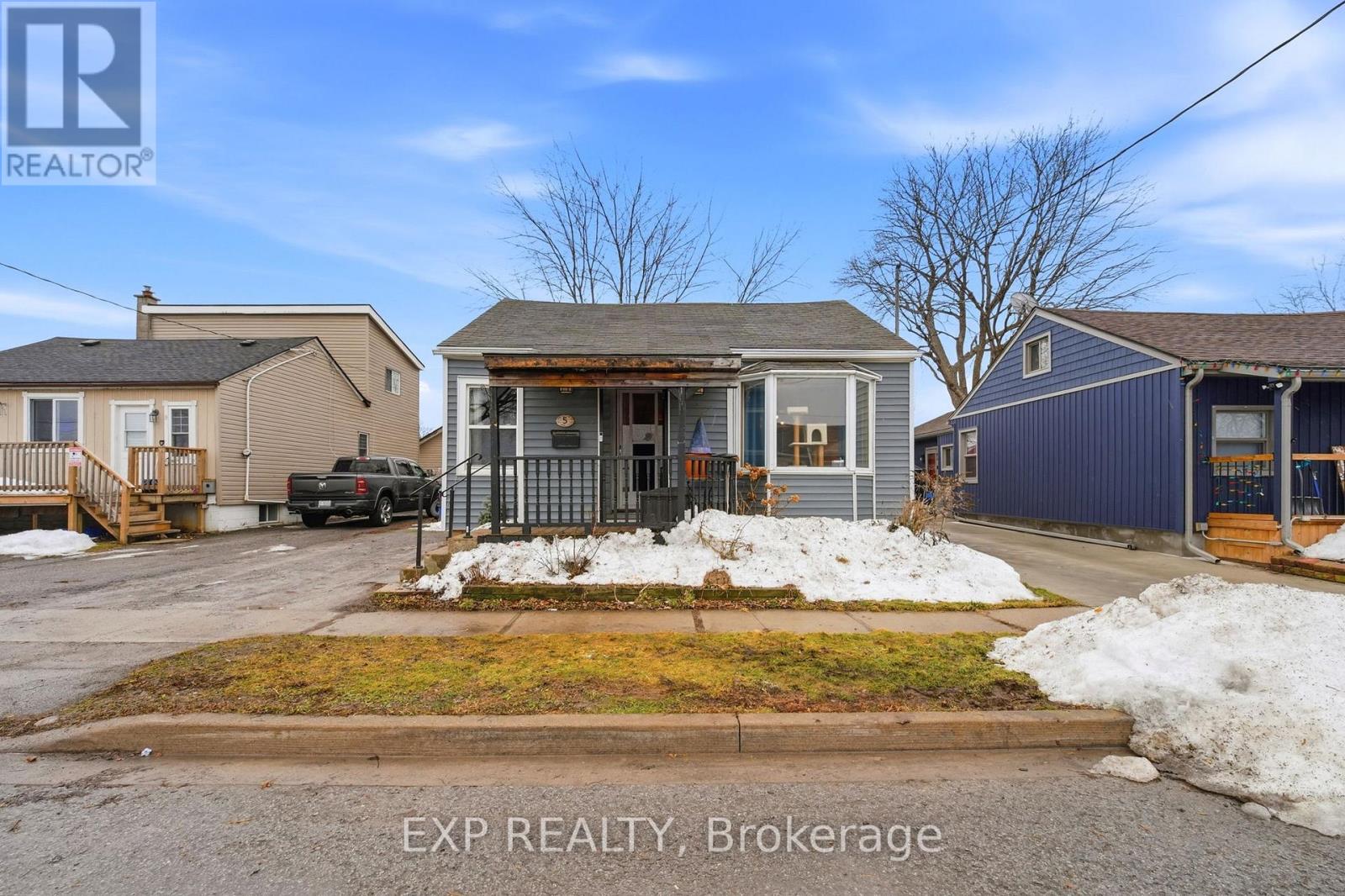 5 Cardiff Street, St. Catharines, Ontario  L2R 2X4 - Photo 1 - X13180204