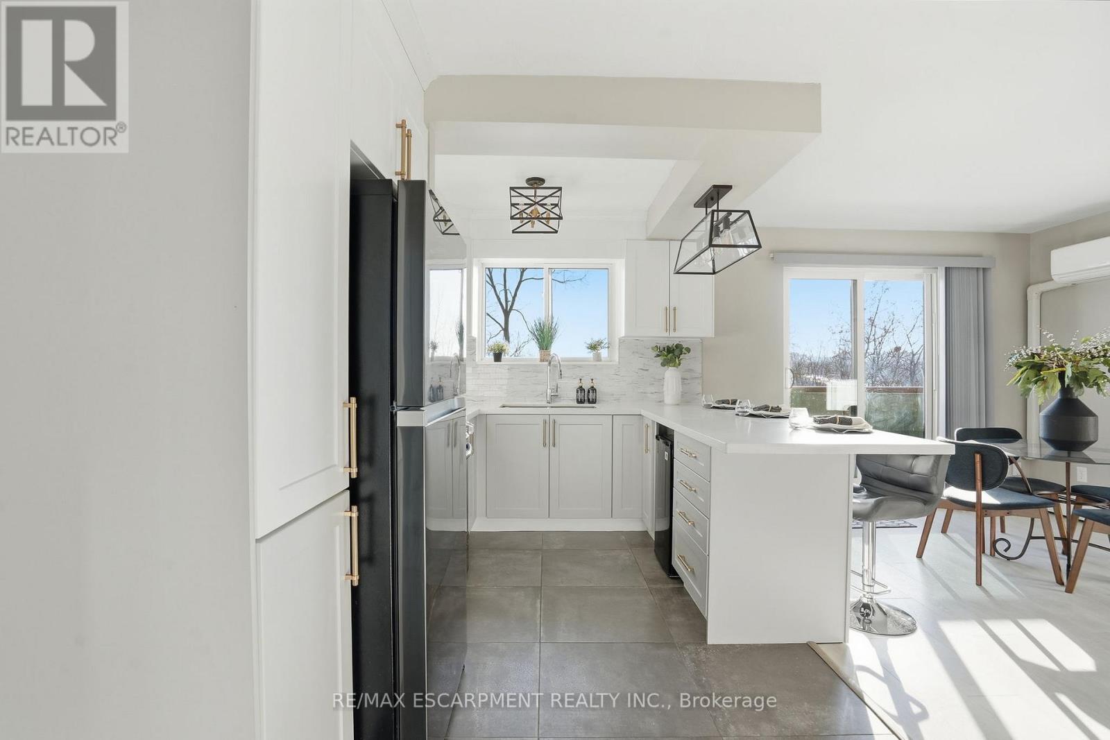38 - 2373 King Street E, Hamilton, Ontario  L8K 1X9 - Photo 3 - X12800346