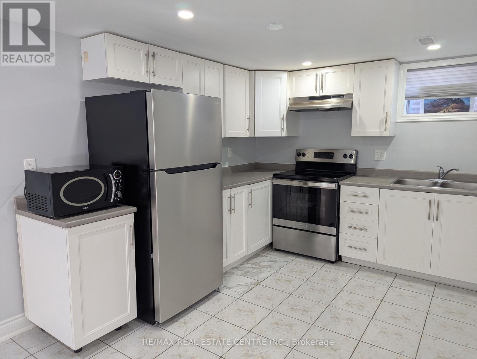 160 Mcmurchy Avenue S, Brampton, Ontario  L6Y 1Y9 - Photo 2 - W13180122
