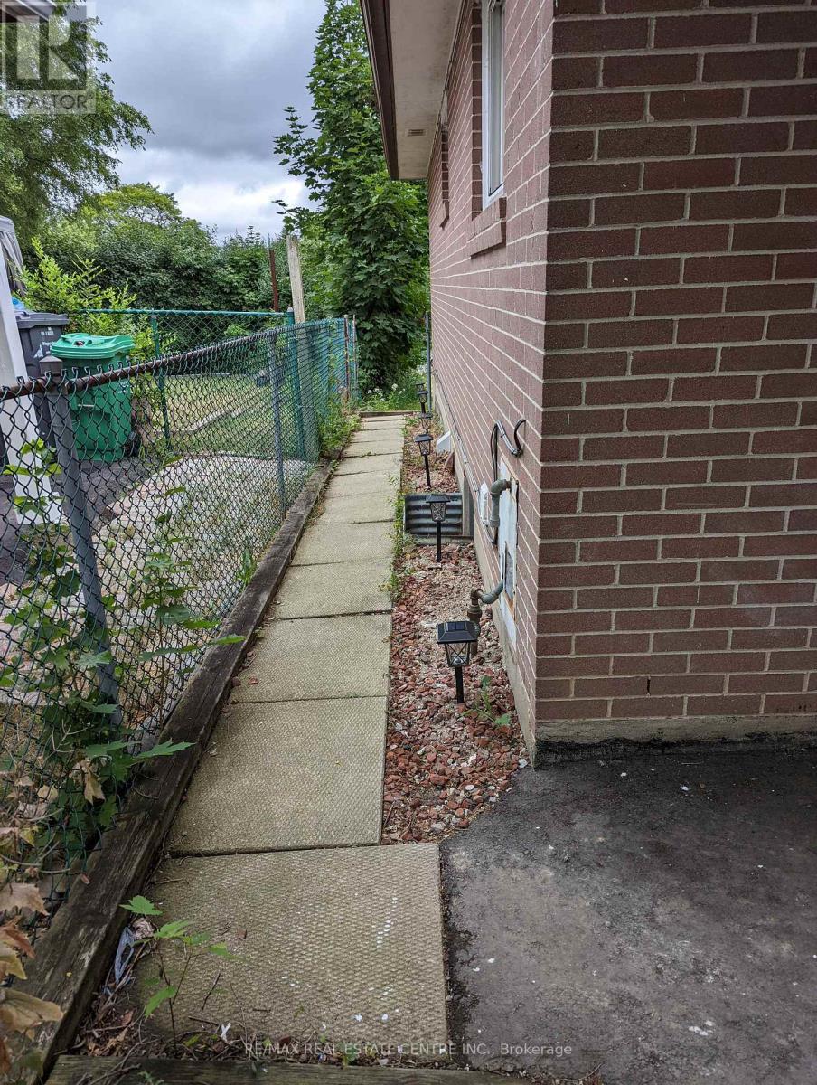 160 Mcmurchy Avenue S, Brampton, Ontario  L6Y 1Y9 - Photo 24 - W13180122