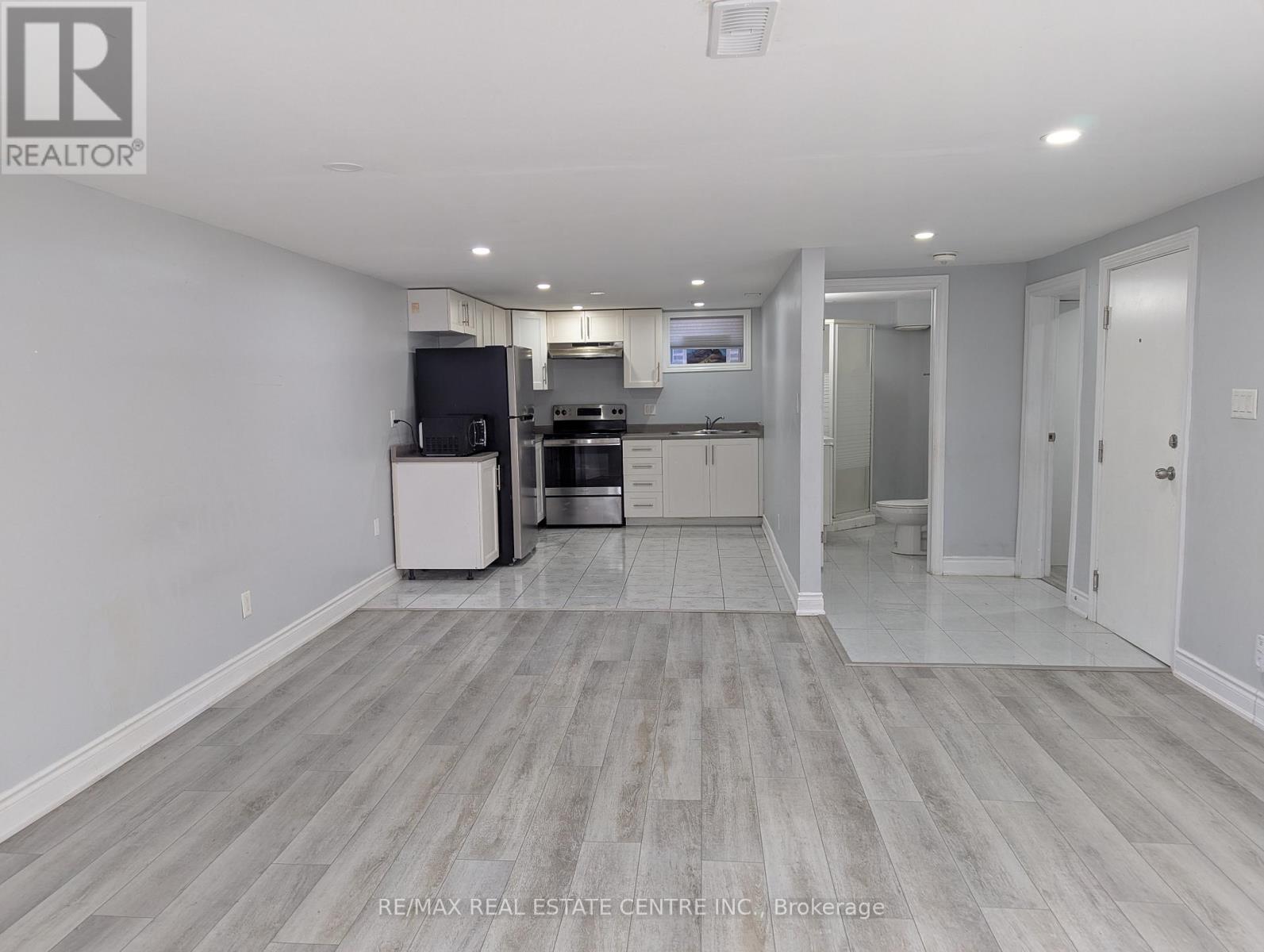 160 Mcmurchy Avenue S, Brampton, Ontario  L6Y 1Y9 - Photo 3 - W13180122