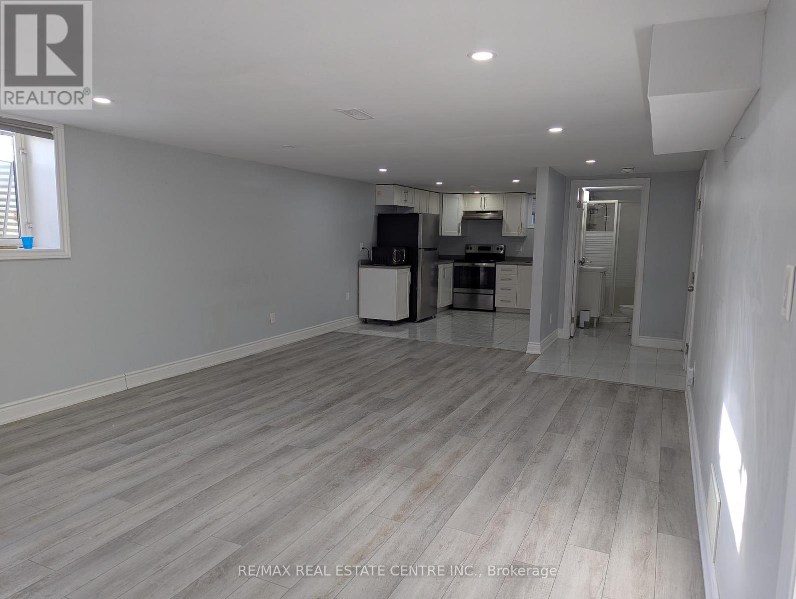 160 Mcmurchy Avenue S, Brampton, Ontario  L6Y 1Y9 - Photo 4 - W13180122