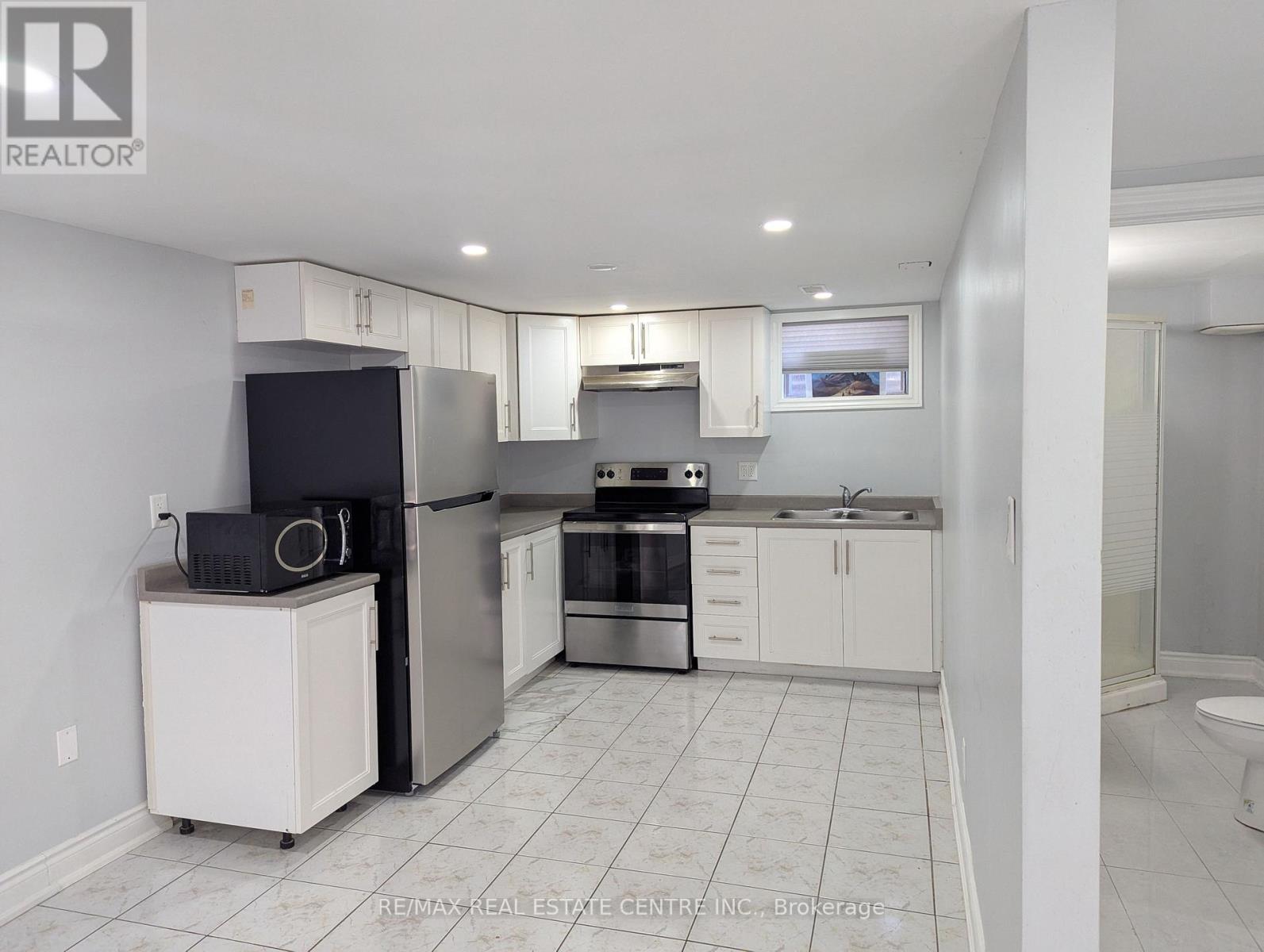160 Mcmurchy Avenue S, Brampton, Ontario  L6Y 1Y9 - Photo 5 - W13180122