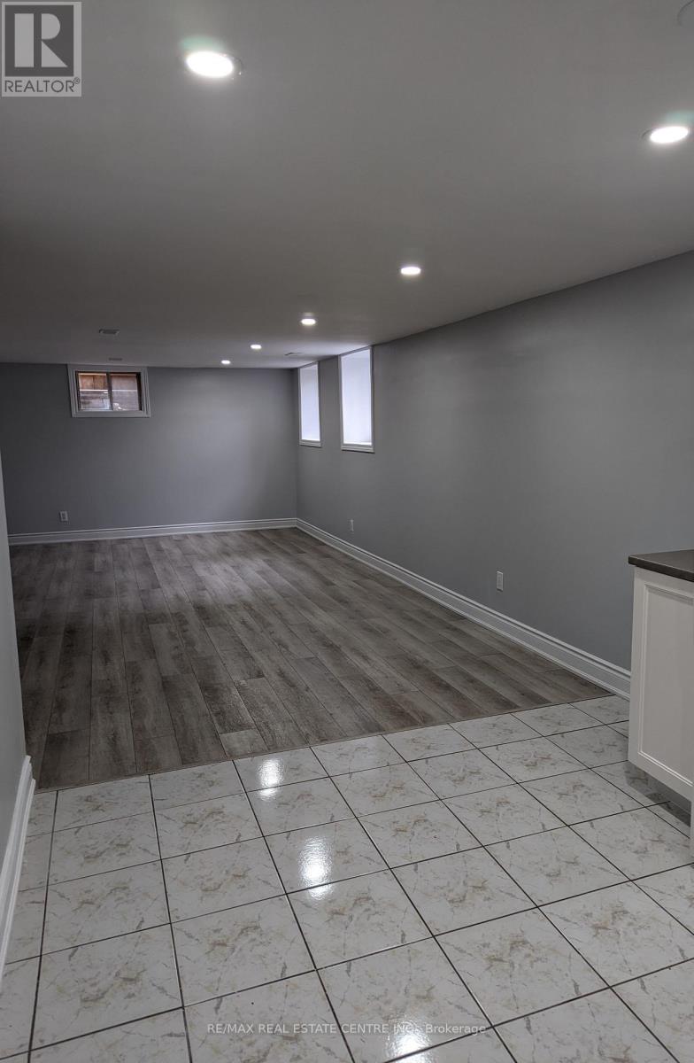 160 Mcmurchy Avenue S, Brampton, Ontario  L6Y 1Y9 - Photo 9 - W13180122