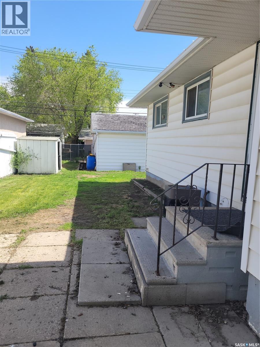 1210 P Avenue N, Saskatoon, Saskatchewan  S7L 2W9 - Photo 5 - SK037172
