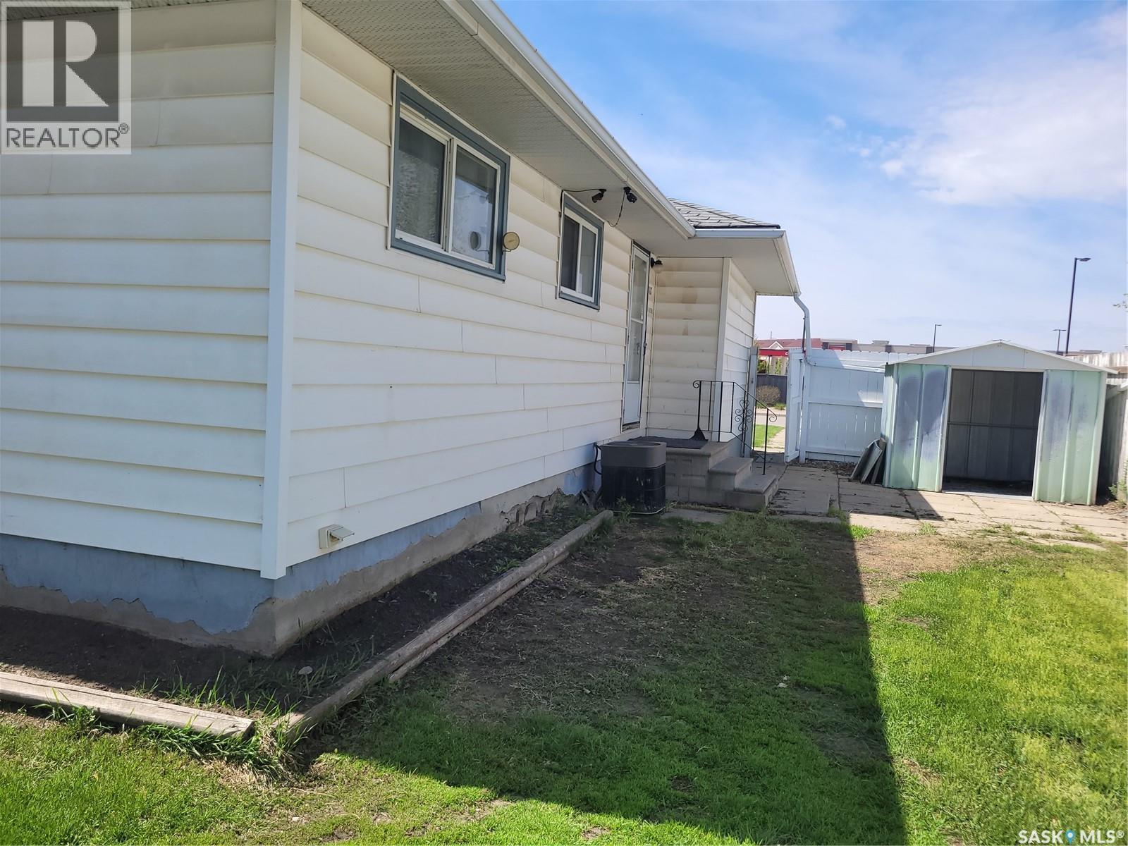 1210 P Avenue N, Saskatoon, Saskatchewan  S7L 2W9 - Photo 6 - SK037172