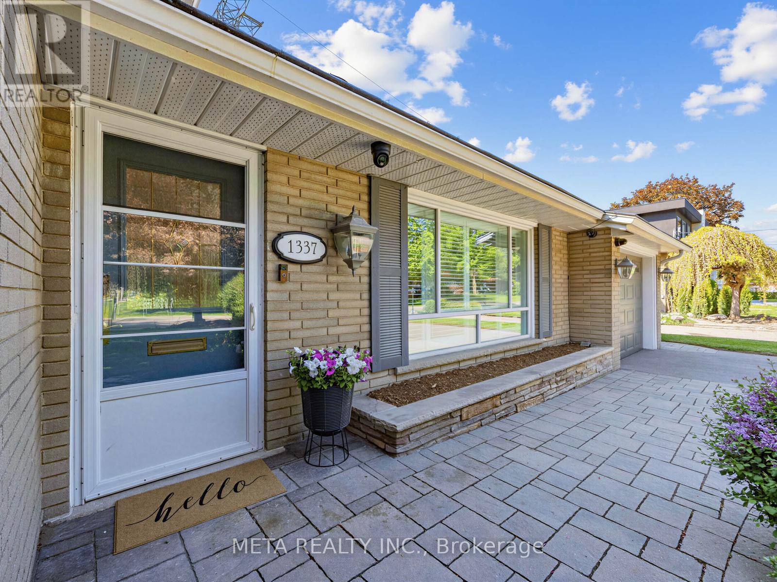 1337 Melton Drive, Mississauga, Ontario  L4Y 1L6 - Photo 3 - W13180314