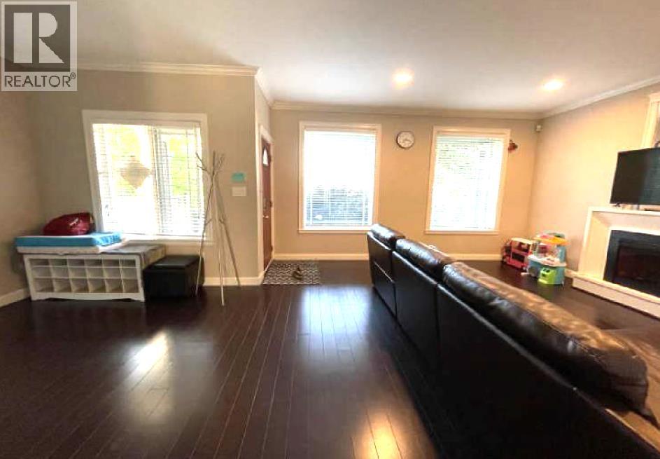 4675 Buxton Court, Burnaby, British Columbia  V5H 1J1 - Photo 2 - R3127827