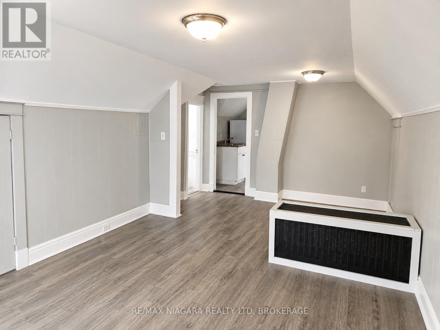 3 - 23 Avenue Place, Welland, Ontario  L3B 4B2 - Photo 4 - X13180958