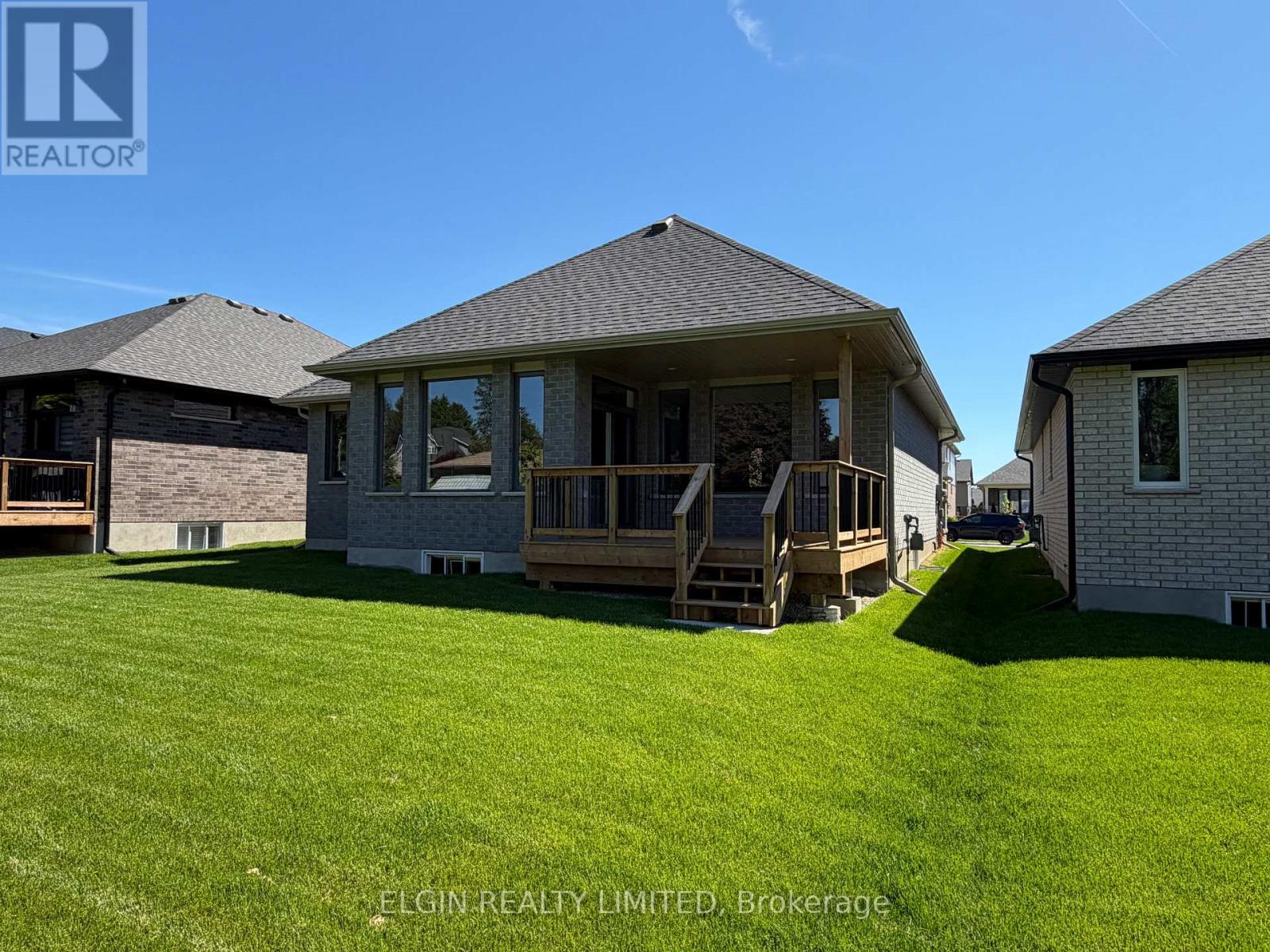 47 Lark Street, Tillsonburg, Ontario  N4G 0K8 - Photo 3 - X12714206