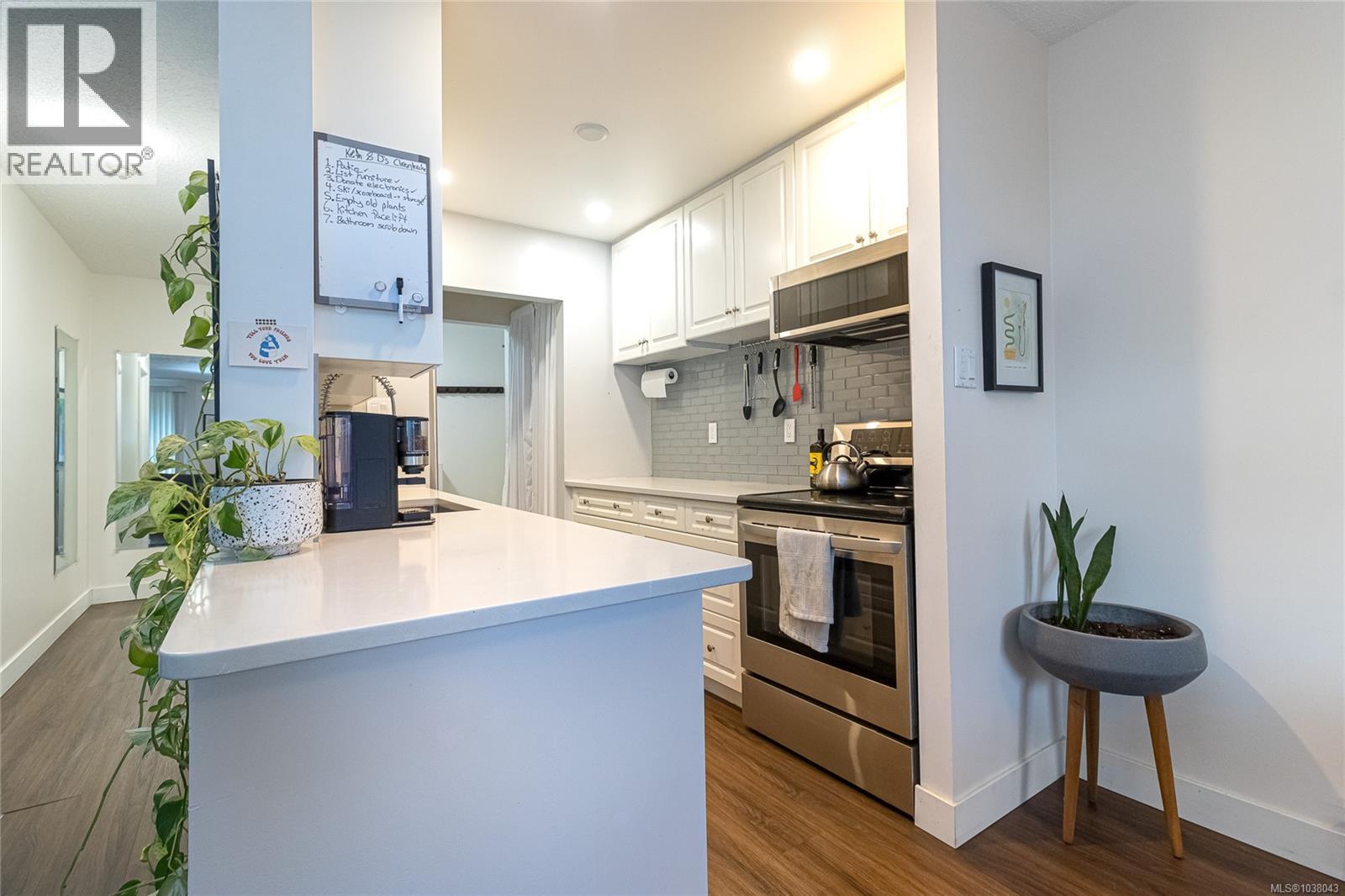 102 1745 Leighton Rd, Victoria, British Columbia  V8R 6R6 - Photo 13 - 1038043
