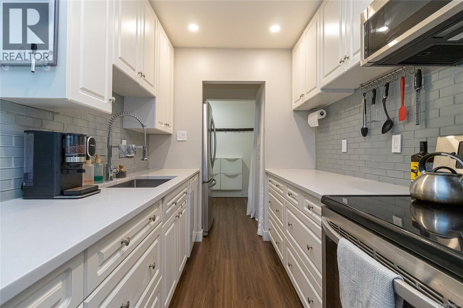 102 1745 Leighton Rd, Victoria, British Columbia  V8R 6R6 - Photo 14 - 1038043