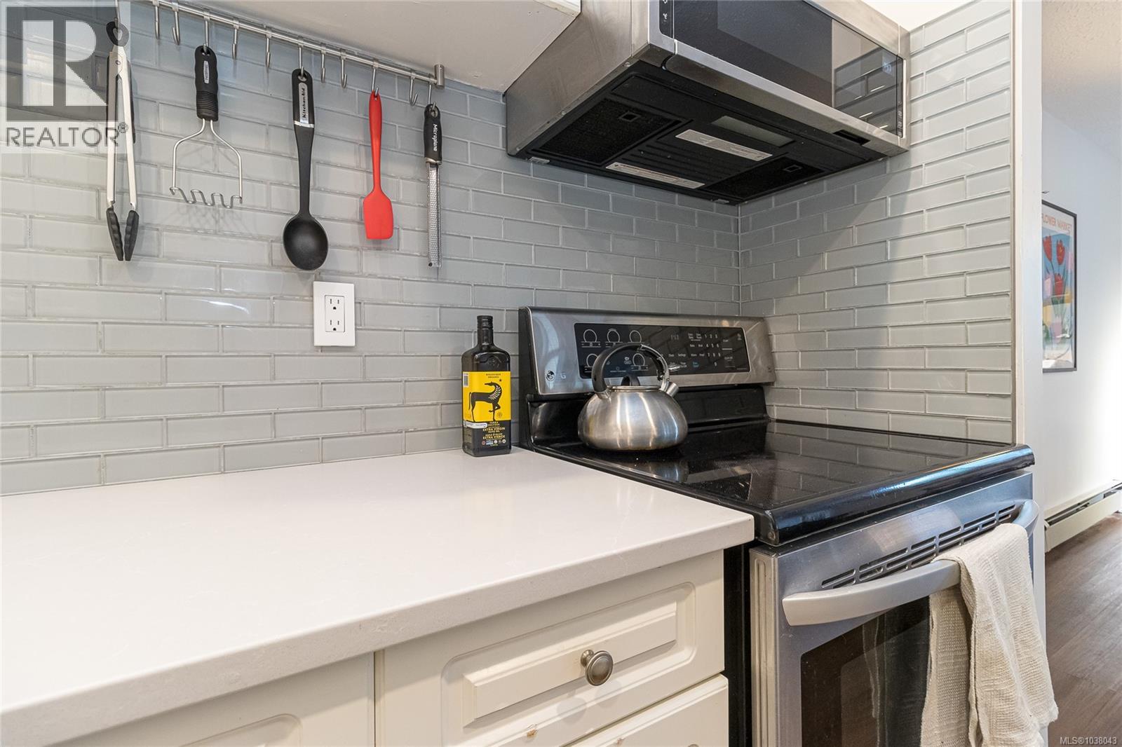 102 1745 Leighton Rd, Victoria, British Columbia  V8R 6R6 - Photo 16 - 1038043