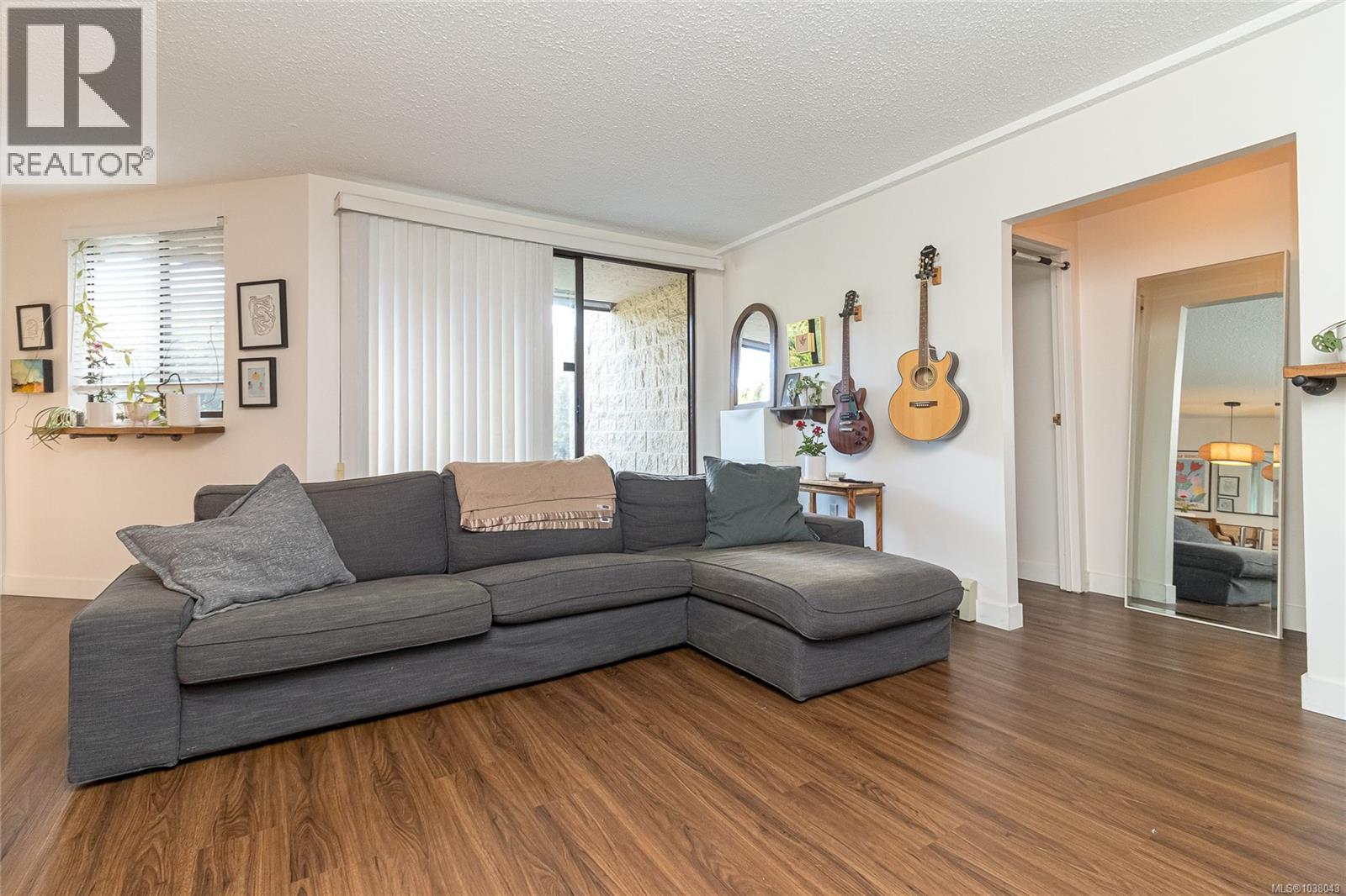 102 1745 Leighton Rd, Victoria, British Columbia  V8R 6R6 - Photo 4 - 1038043