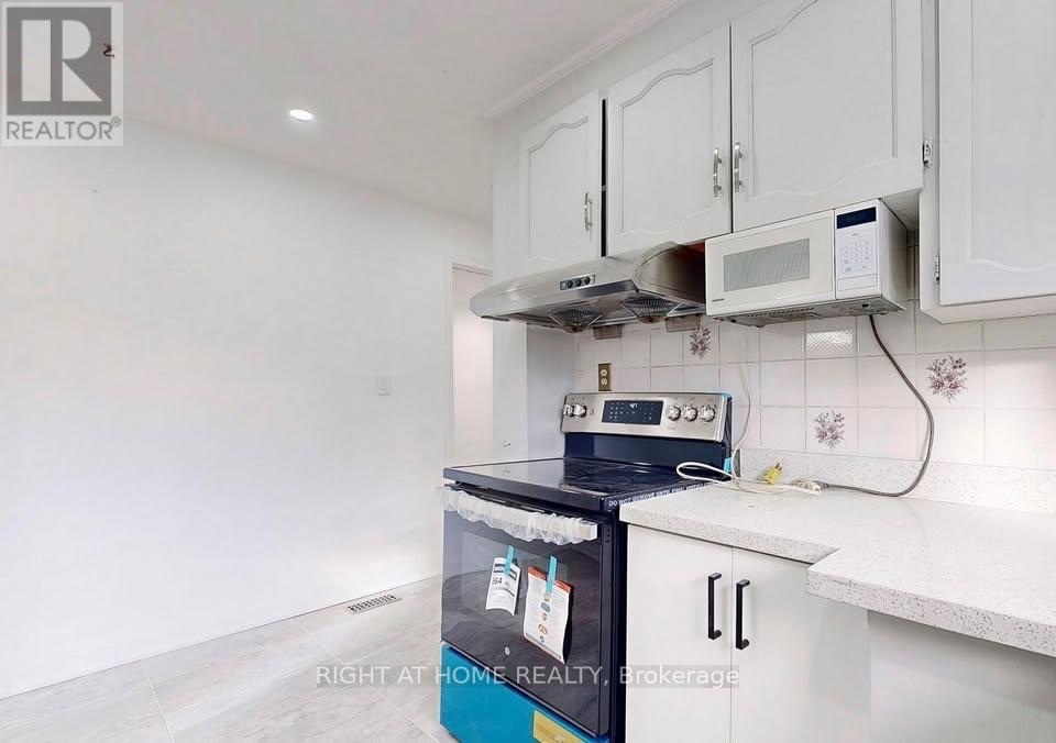 Main - 11 Dalehurst Ave Avenue, Toronto, Ontario  M1G 2X6 - Photo 10 - E13180962