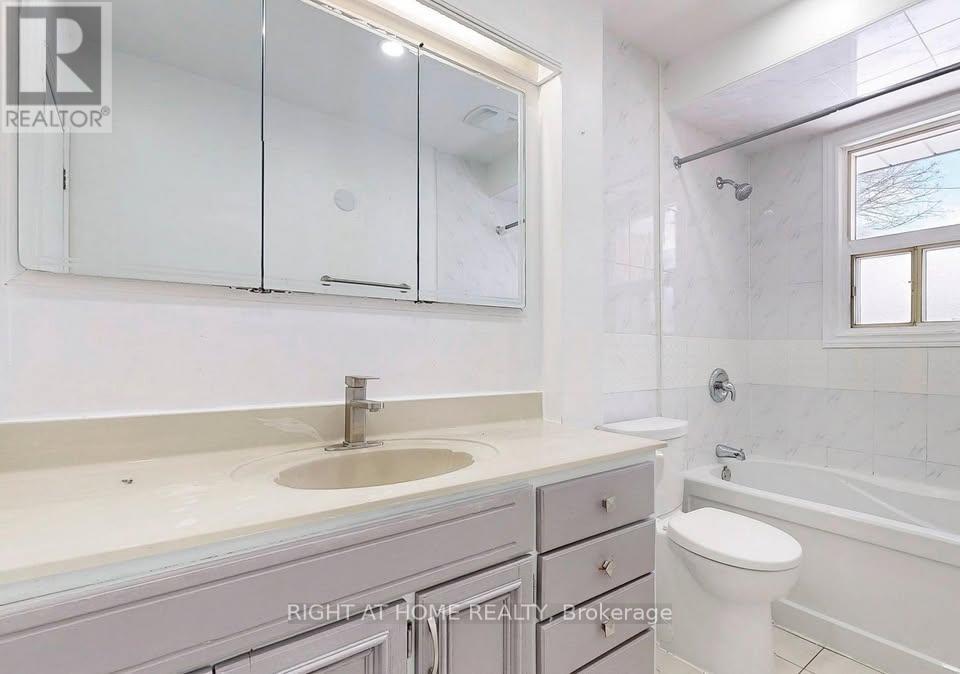 Main - 11 Dalehurst Ave Avenue, Toronto, Ontario  M1G 2X6 - Photo 15 - E13180962