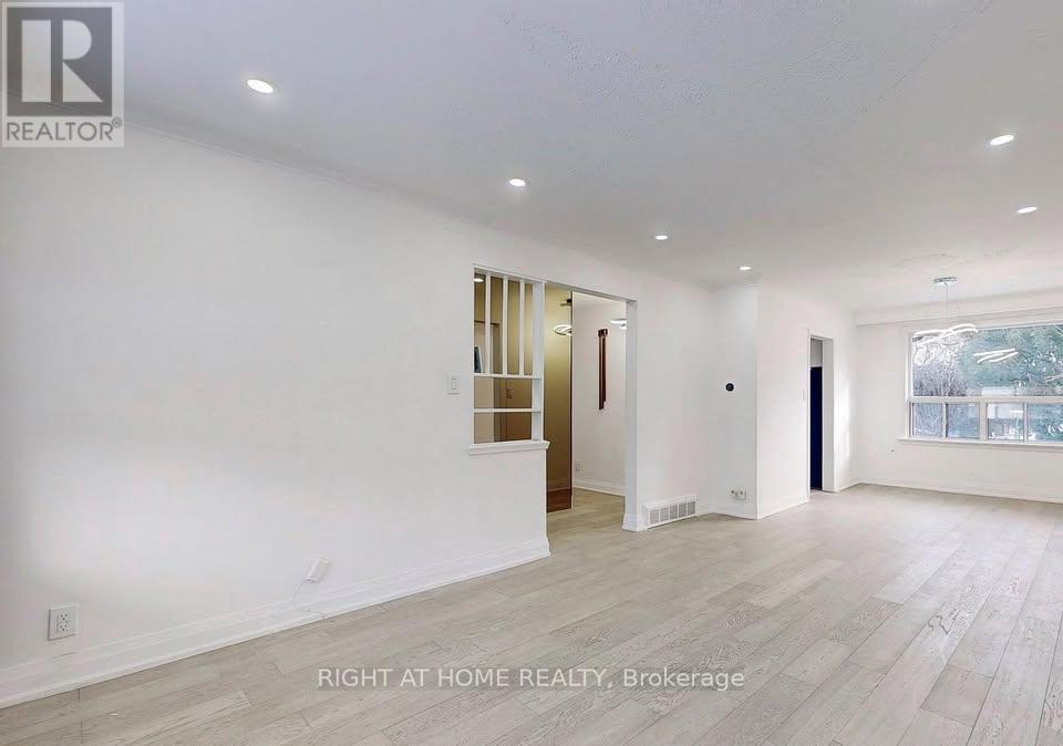Main - 11 Dalehurst Ave Avenue, Toronto, Ontario  M1G 2X6 - Photo 2 - E13180962