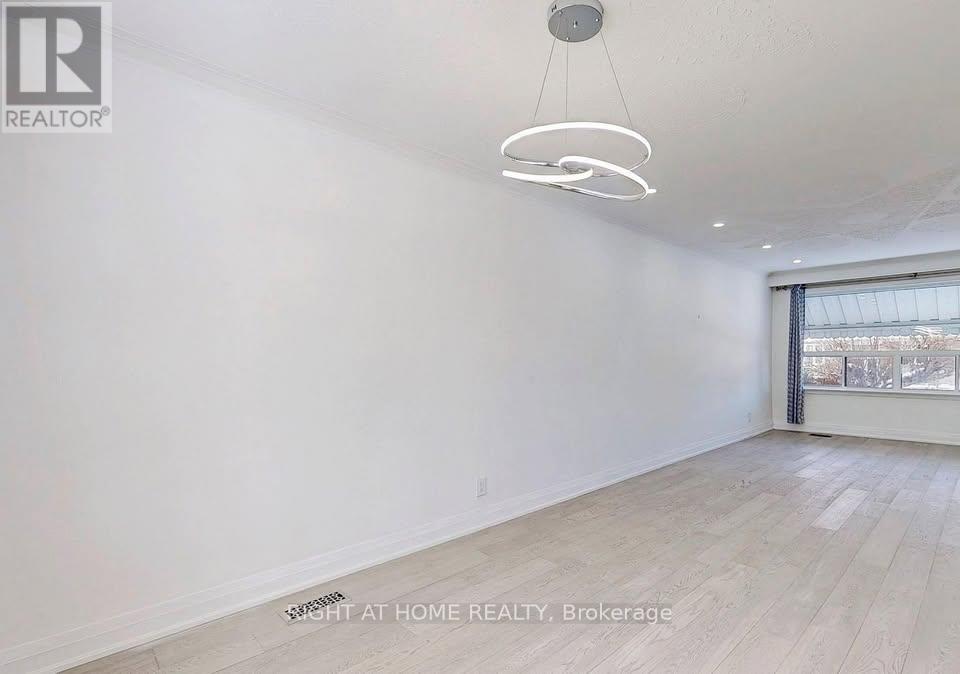 Main - 11 Dalehurst Ave Avenue, Toronto, Ontario  M1G 2X6 - Photo 5 - E13180962