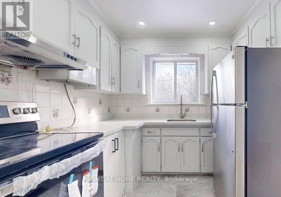 Main - 11 Dalehurst Ave Avenue, Toronto, Ontario  M1G 2X6 - Photo 7 - E13180962