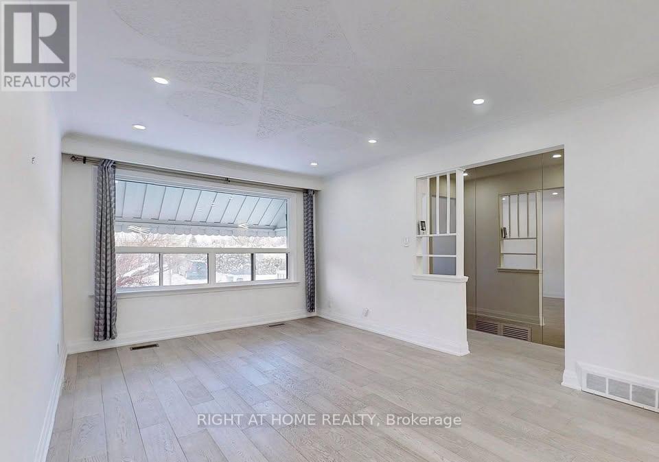 Main - 11 Dalehurst Ave Avenue, Toronto, Ontario  M1G 2X6 - Photo 8 - E13180962