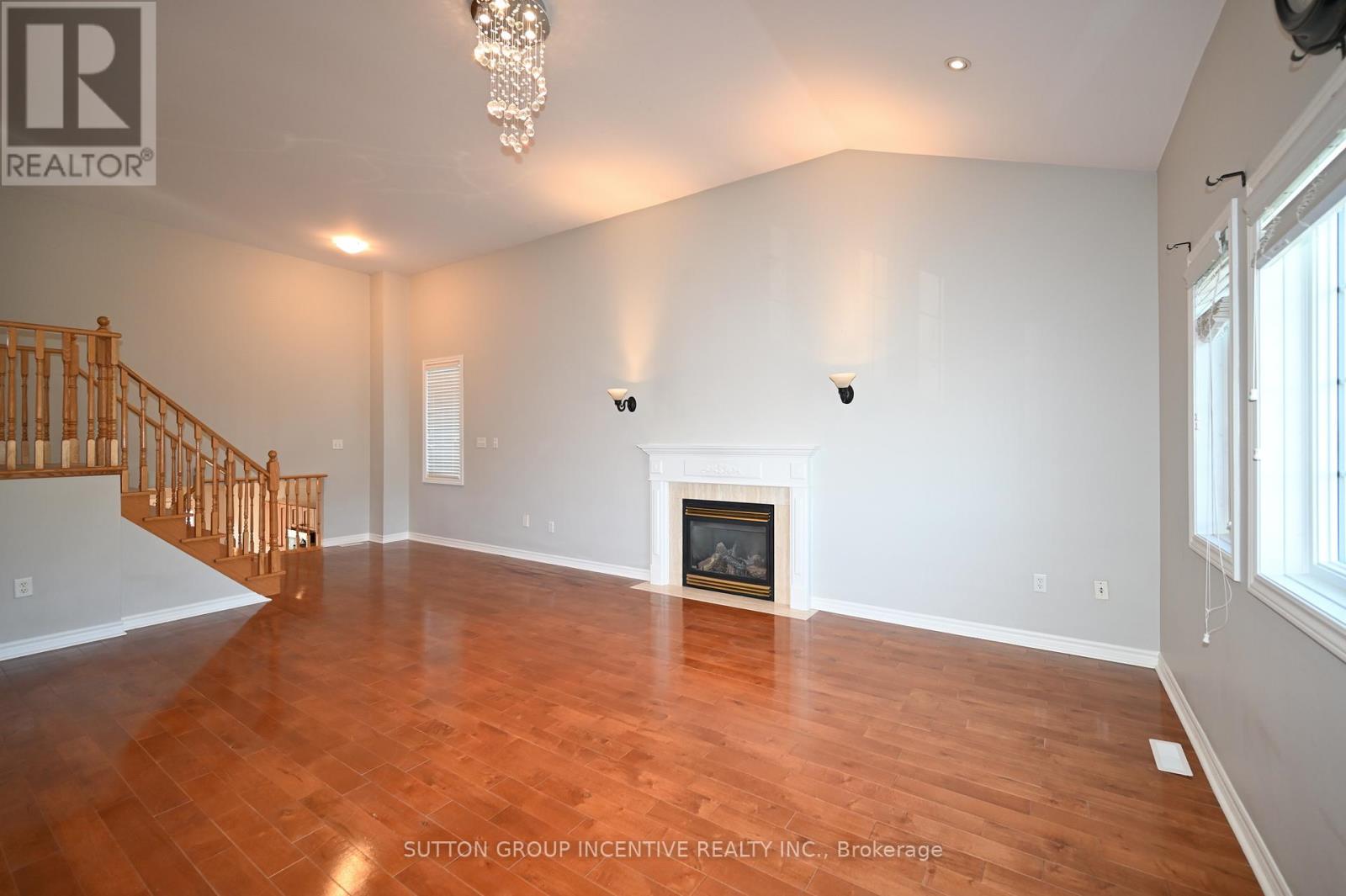 Upper - 28 Silvercreek Crescent, Barrie (Ardagh), Ontario  L4N 1S7 - Photo 11 - S13181008