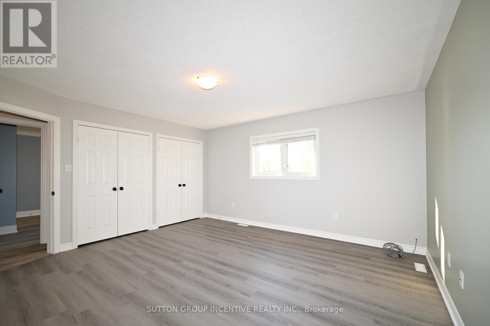 Upper - 28 Silvercreek Crescent, Barrie (Ardagh), Ontario  L4N 1S7 - Photo 12 - S13181008