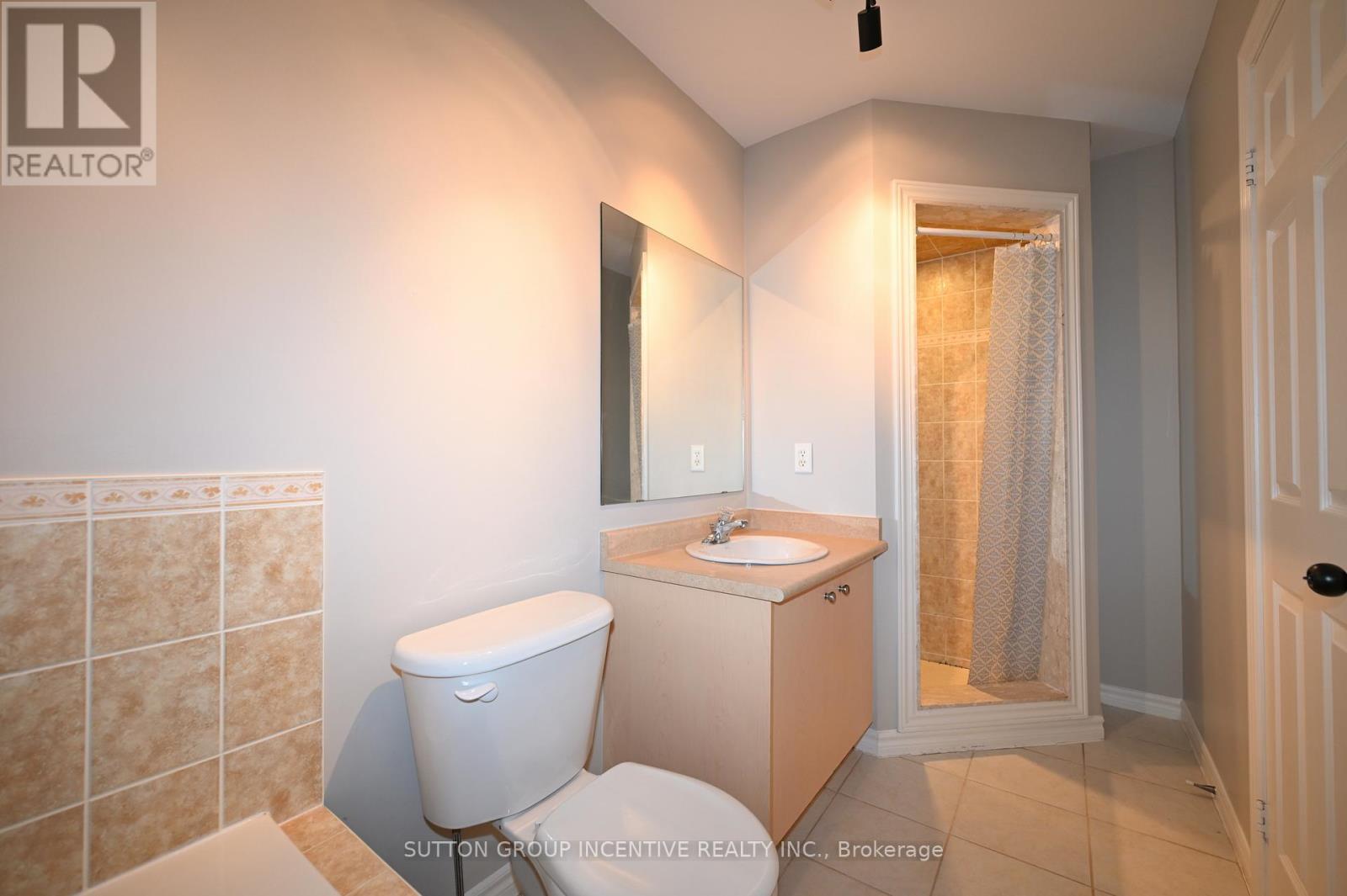 Upper - 28 Silvercreek Crescent, Barrie (Ardagh), Ontario  L4N 1S7 - Photo 14 - S13181008