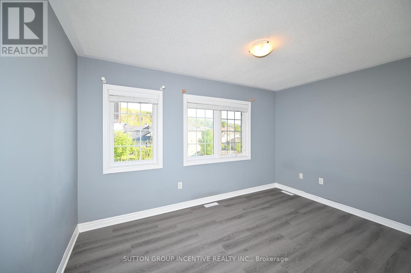 Upper - 28 Silvercreek Crescent, Barrie (Ardagh), Ontario  L4N 1S7 - Photo 15 - S13181008