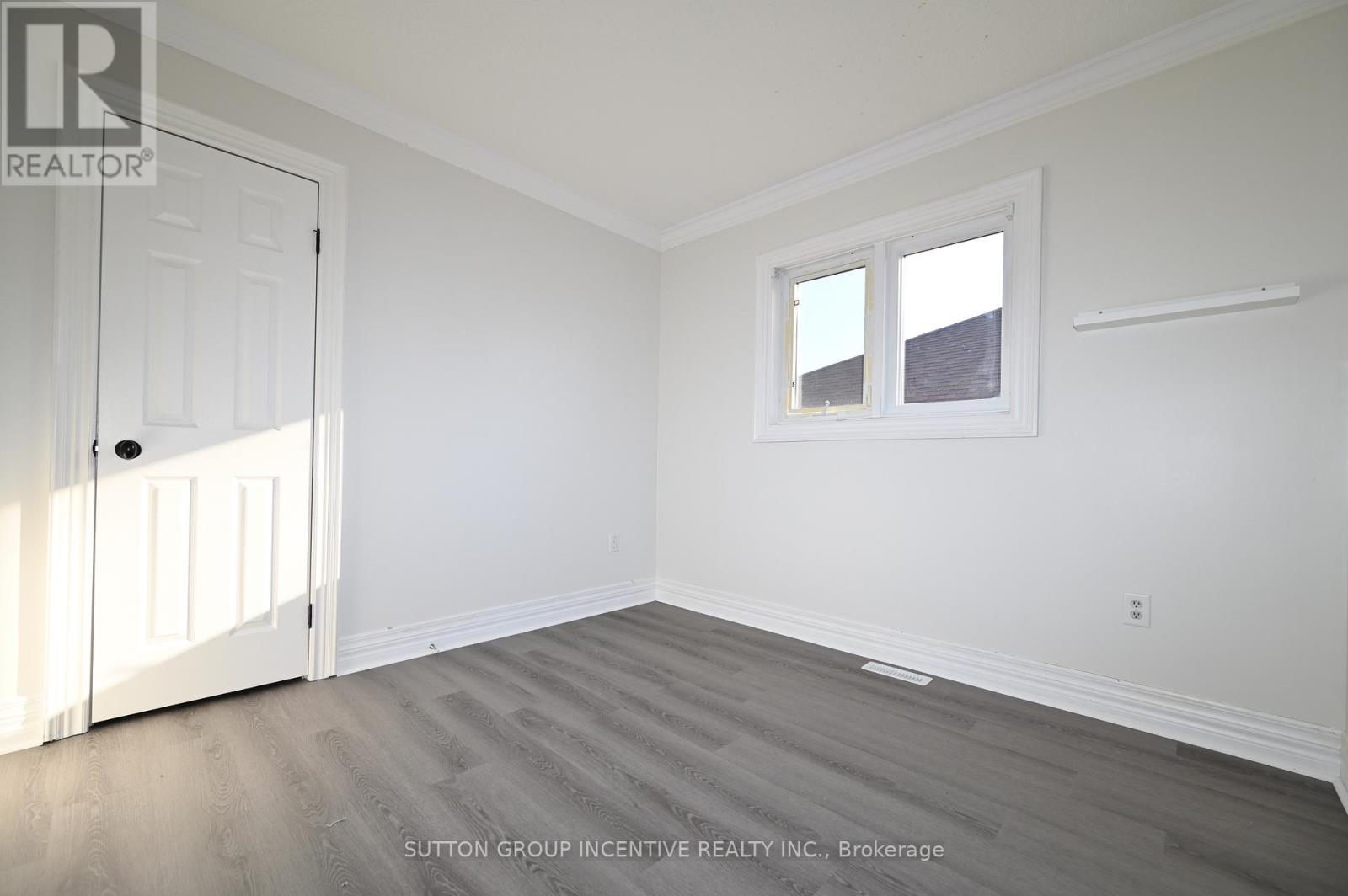 Upper - 28 Silvercreek Crescent, Barrie (Ardagh), Ontario  L4N 1S7 - Photo 16 - S13181008