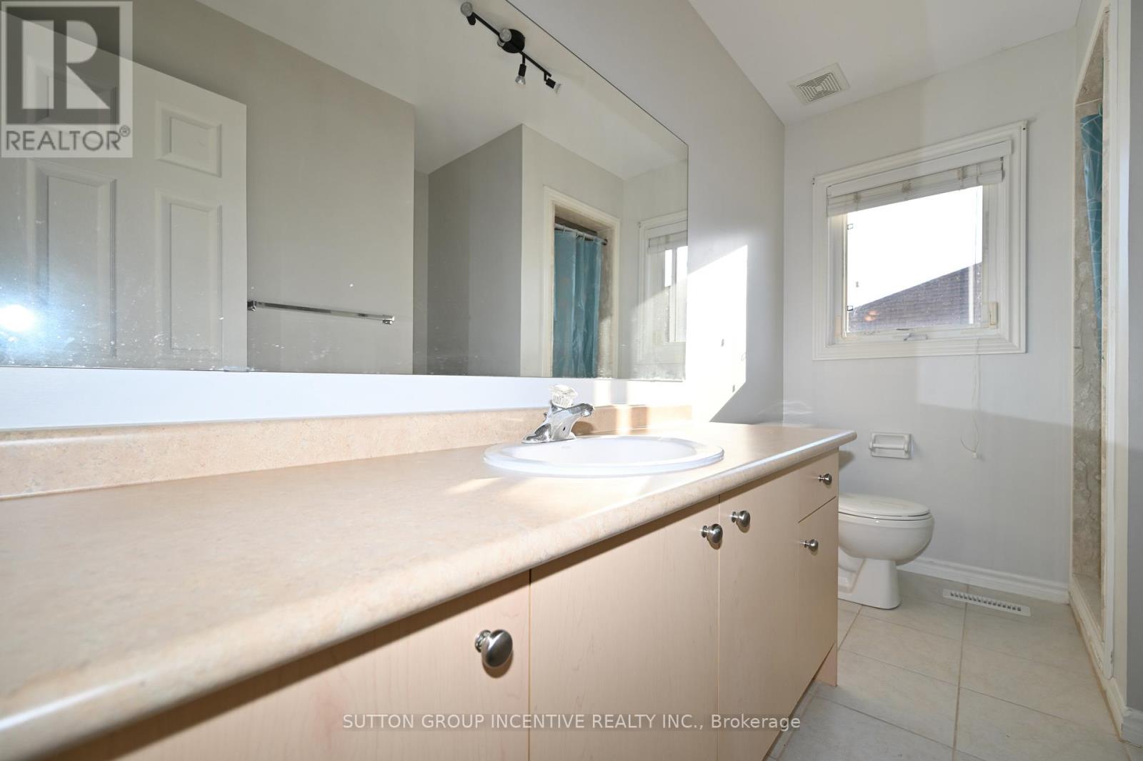 Upper - 28 Silvercreek Crescent, Barrie (Ardagh), Ontario  L4N 1S7 - Photo 18 - S13181008