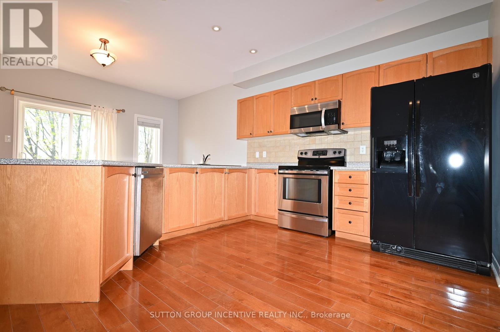 Upper - 28 Silvercreek Crescent, Barrie (Ardagh), Ontario  L4N 1S7 - Photo 5 - S13181008