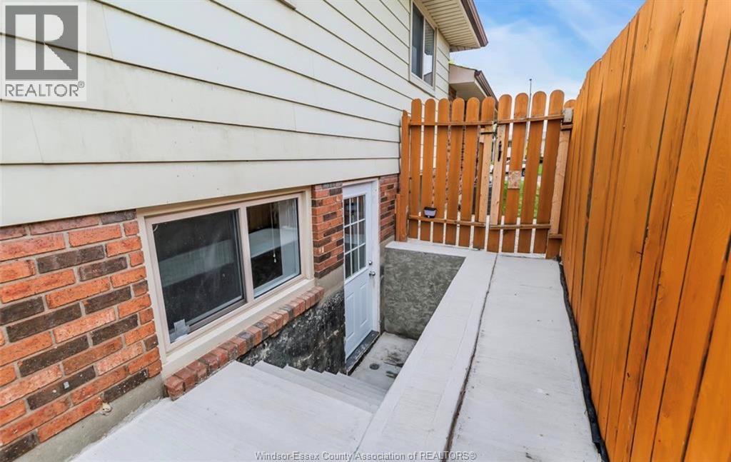 386 Woodridge, Tecumseh, Ontario N8N 3A8 - Photo 35 - 26012039