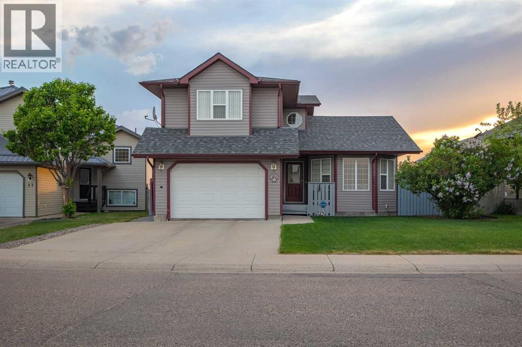 27 Upland Manor, Brooks, Alberta  T1R 1L4 - Photo 1 - A2303467