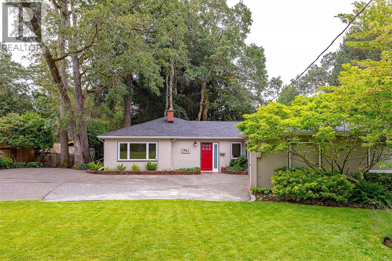 1941 Mayfair Dr, Saanich, British Columbia  V8P 1R1 - Photo 45 - 1032535