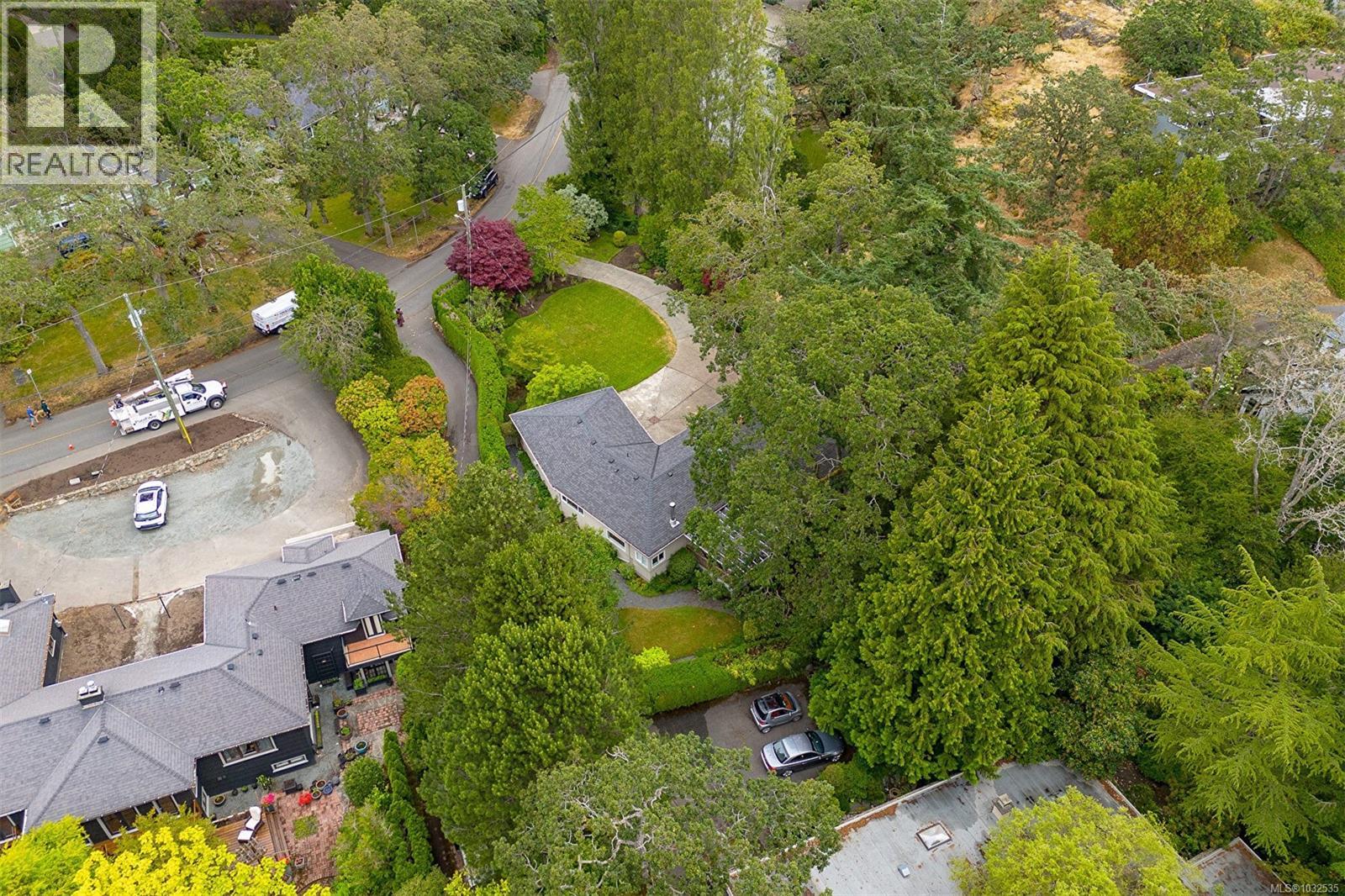 1941 Mayfair Dr, Saanich, British Columbia  V8P 1R1 - Photo 3 - 1032535