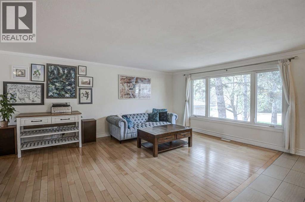8116 33 Avenue Nw, Calgary, Alberta  T3B 1L8 - Photo 6 - A2311936