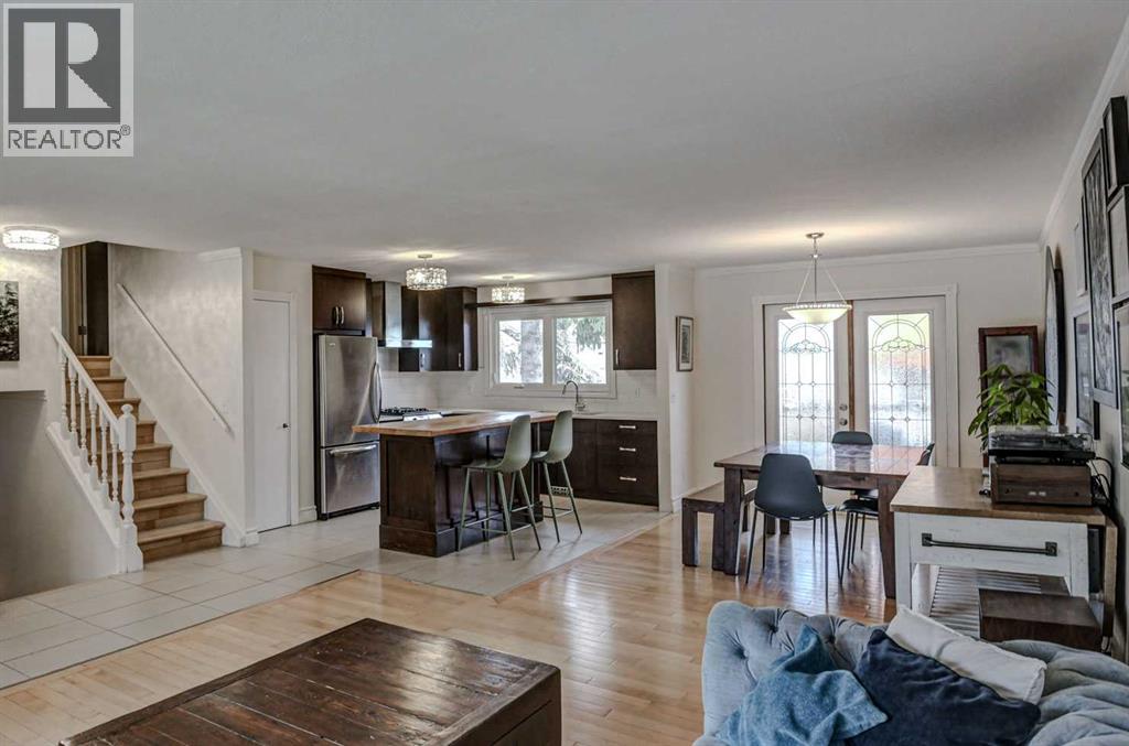 8116 33 Avenue Nw, Calgary, Alberta  T3B 1L8 - Photo 3 - A2311936