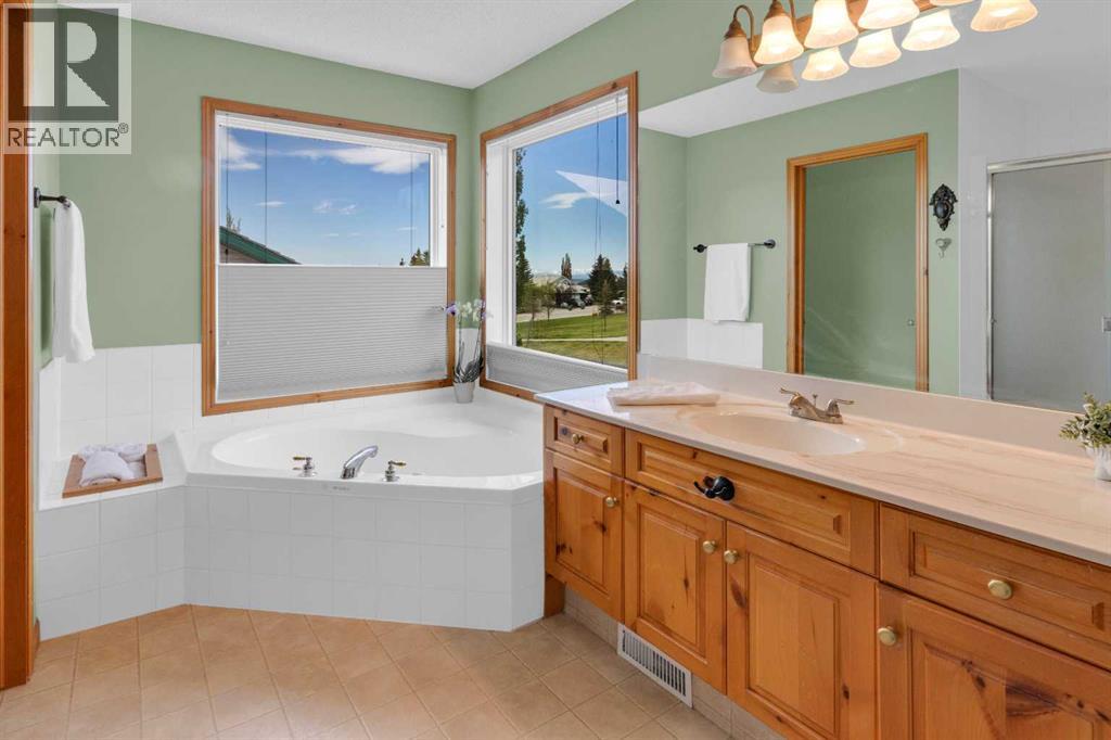 124 Gleneagles Terrace, Cochrane, Alberta  T4C 1W6 - Photo 19 - A2314525