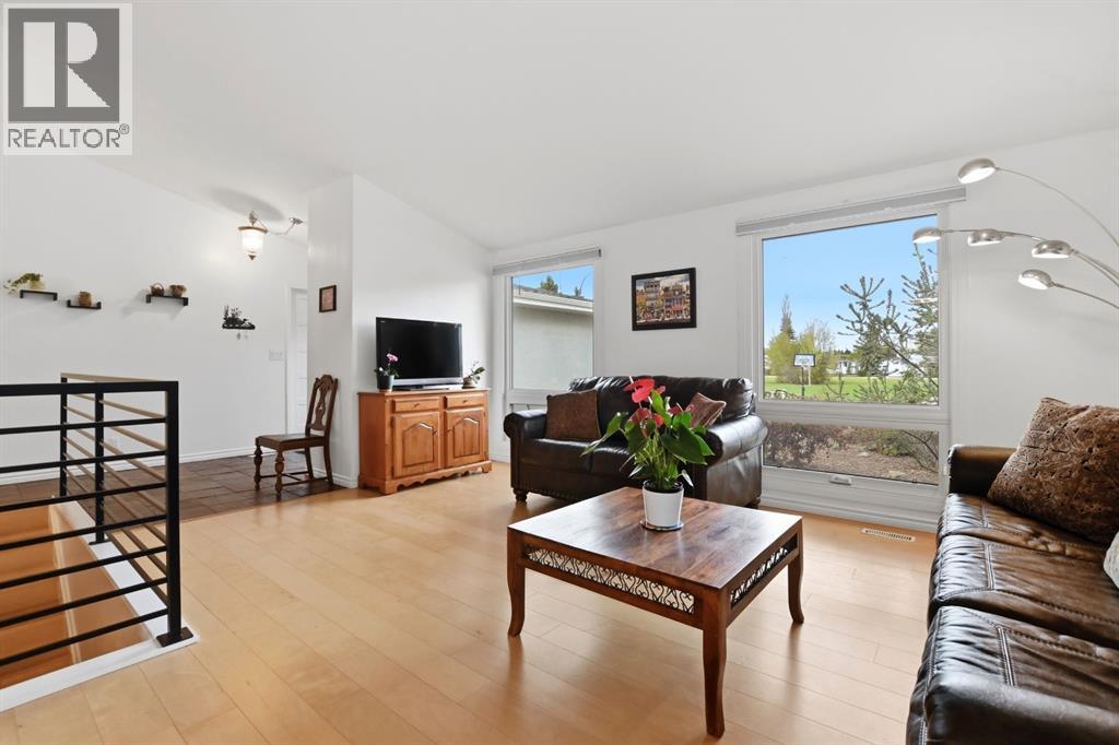 60 Anquetel Close, Red Deer, Alberta  T4R 1G7 - Photo 6 - A2313735