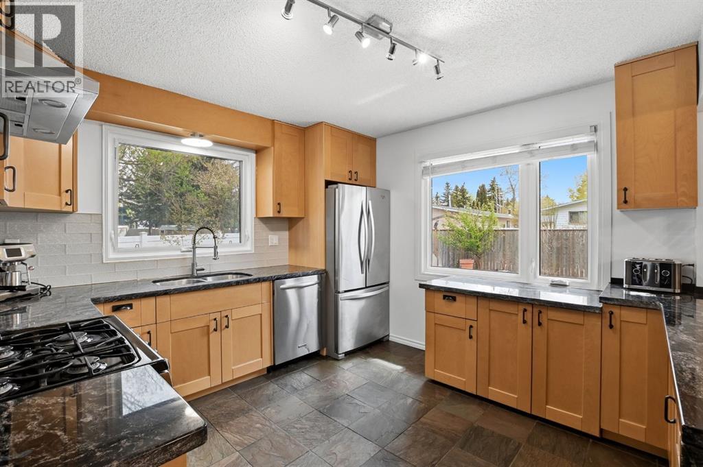 60 Anquetel Close, Red Deer, Alberta  T4R 1G7 - Photo 8 - A2313735