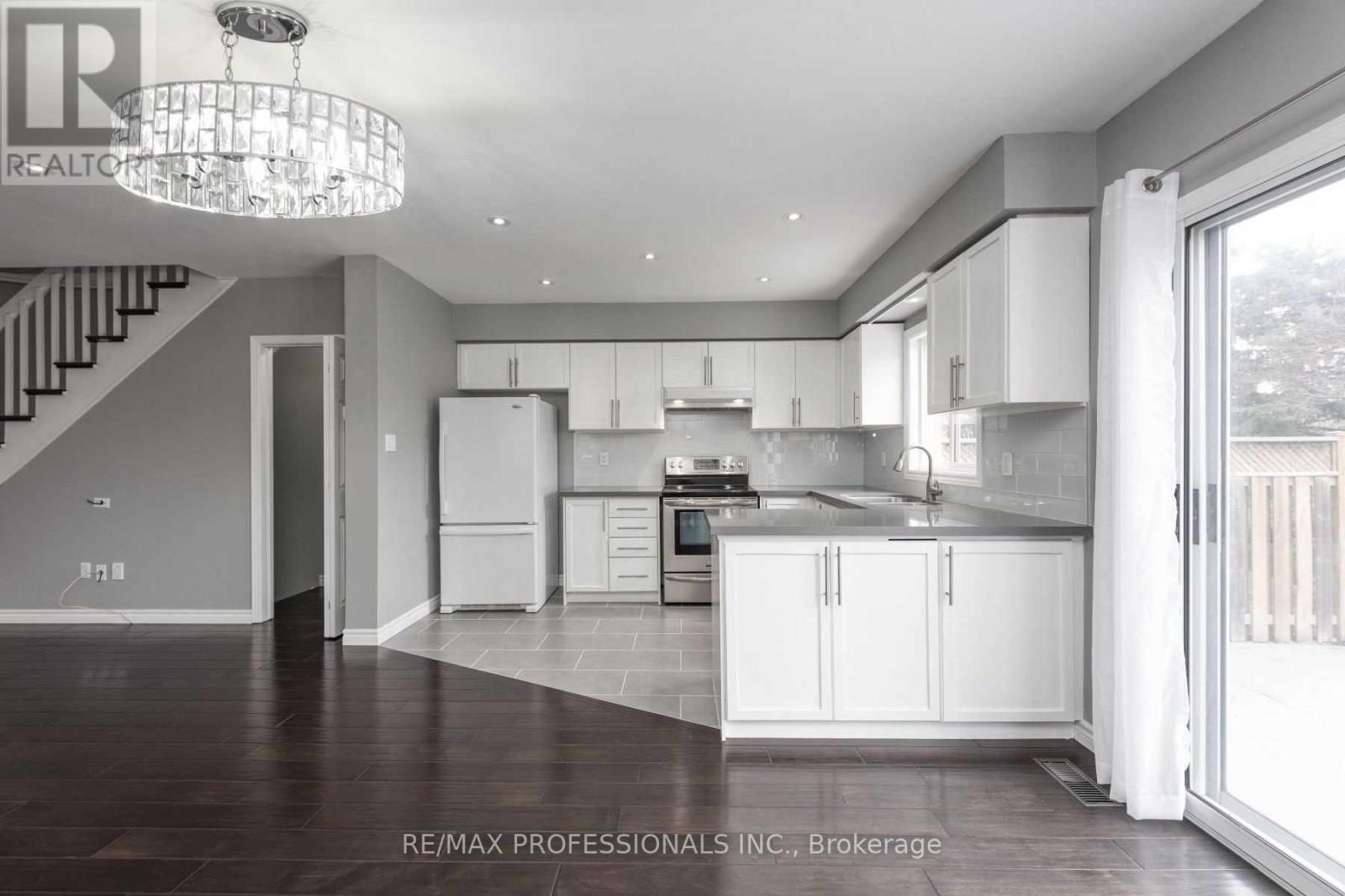 1362 Brookstar Drive, Oakville, Ontario  L6M 3W1 - Photo 10 - W13181302
