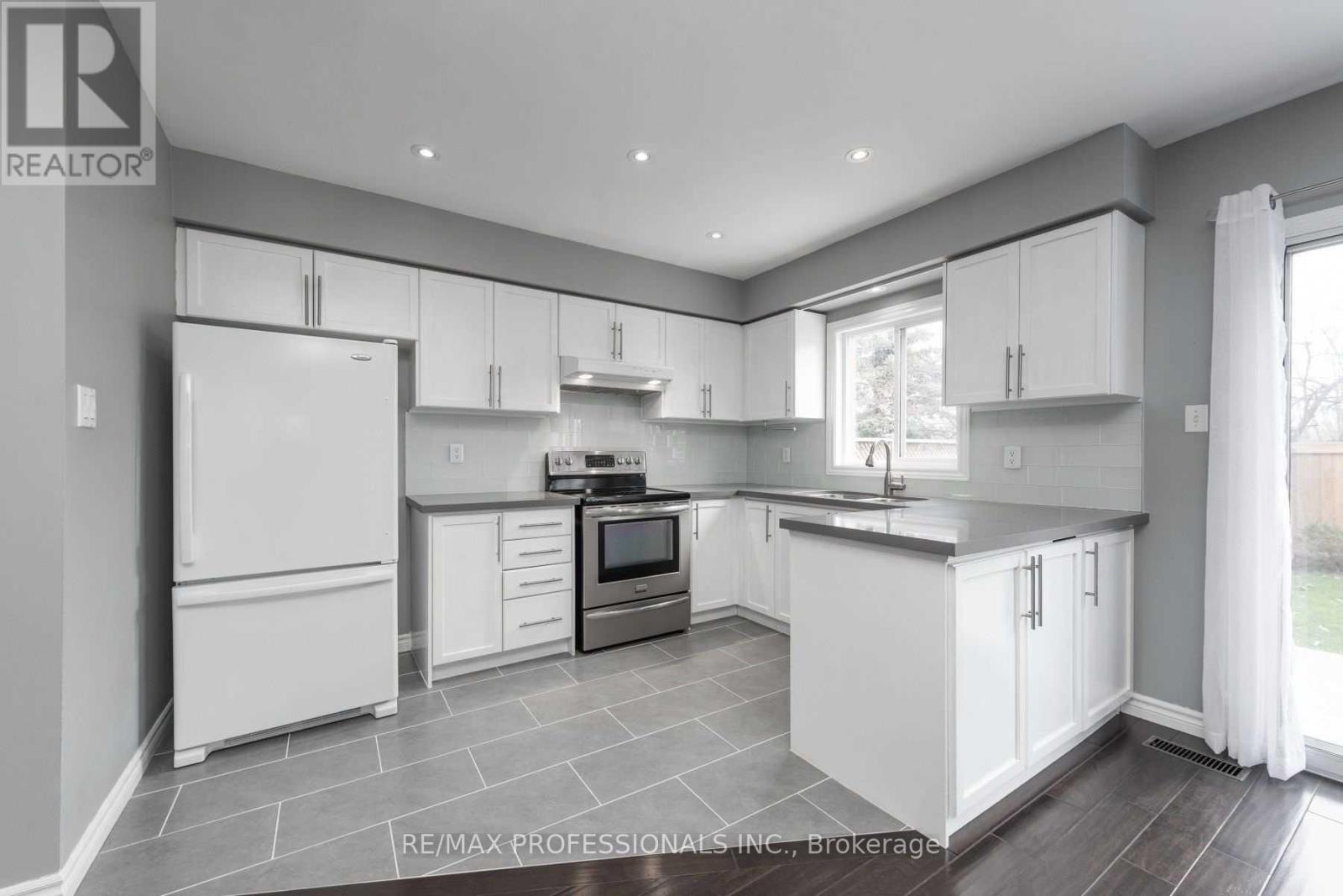 1362 Brookstar Drive, Oakville, Ontario  L6M 3W1 - Photo 11 - W13181302